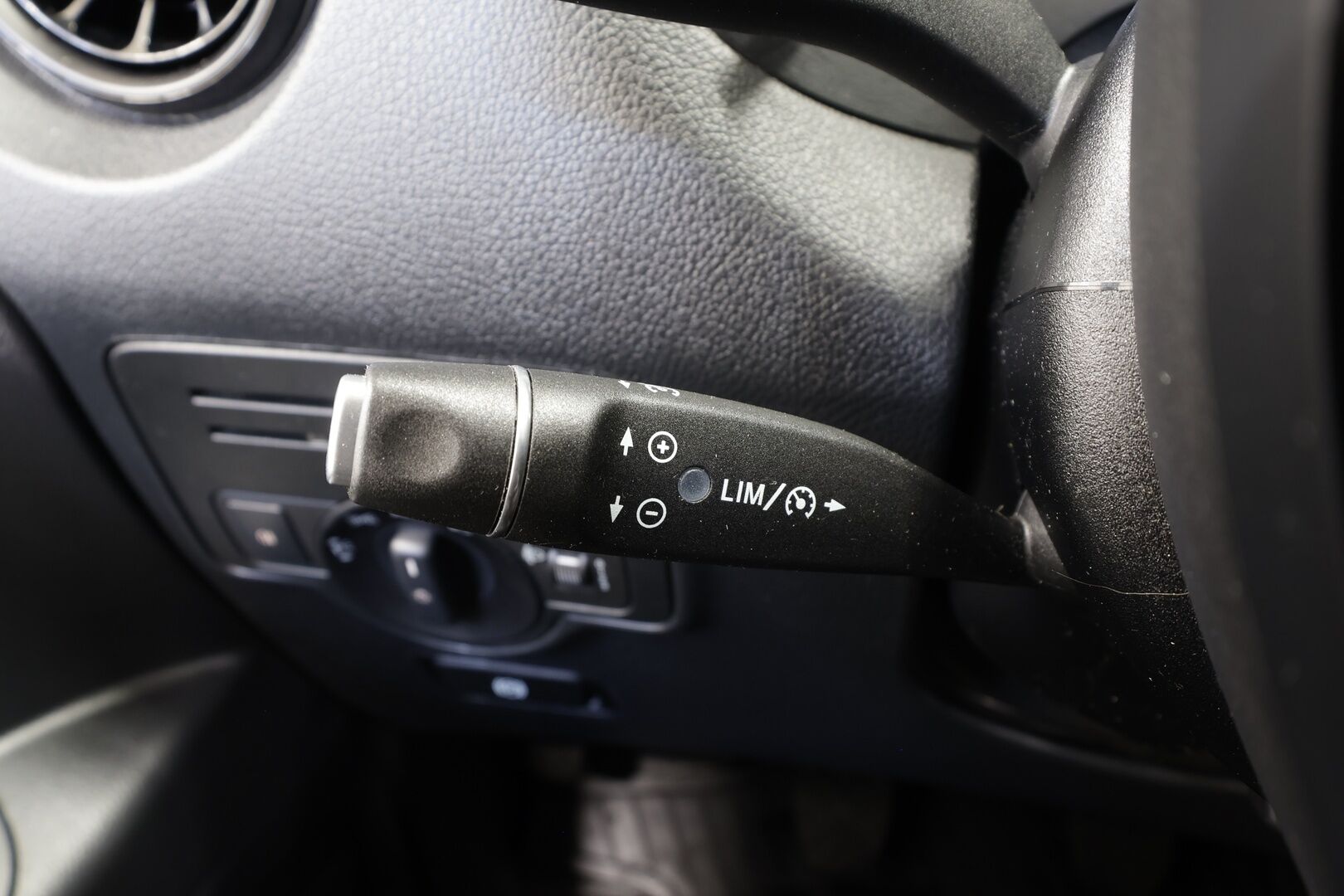 Mercedes-Benz Vito 2022 110CDI FWD-3,05/32K keskipitkä A2 * Vakkari / Webasto / P-Kamera / Koukku / Bluetooth* - Suomi-auto / ALV / 2x vanteet