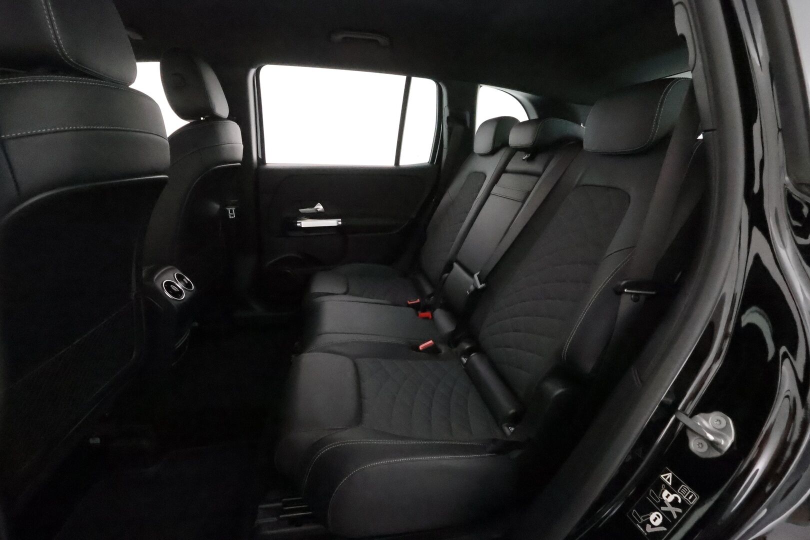 Mercedes-Benz GLB 2021 200 d 4MATIC A Business Avantgarde **Webasto / Koukku / Adapt.Vakkari / P.kamera / Multibeam-LED / Sporttipenkit** - 3,99 % KORKOTARJOUS TÄHÄN AUTOON - 1-om Suomi-auto / Kahdet Renkaat