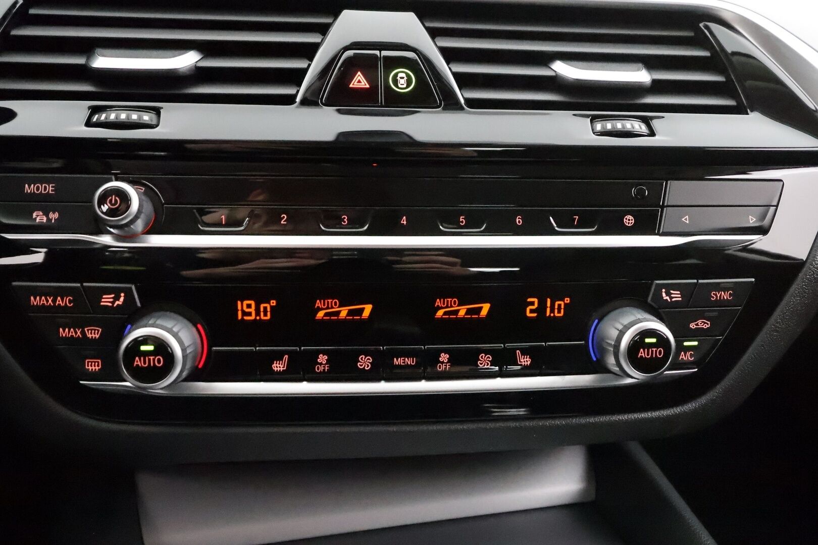 BMW 520 2021 G30 LCI Sedan 520d A xDrive MHEV *1-om. Suomi-auto / Vakkari / Prof.Navi / LED / Apple&Android / Kahdet renkaat aluvanteilla * - Neliveto / Taloudellinen /