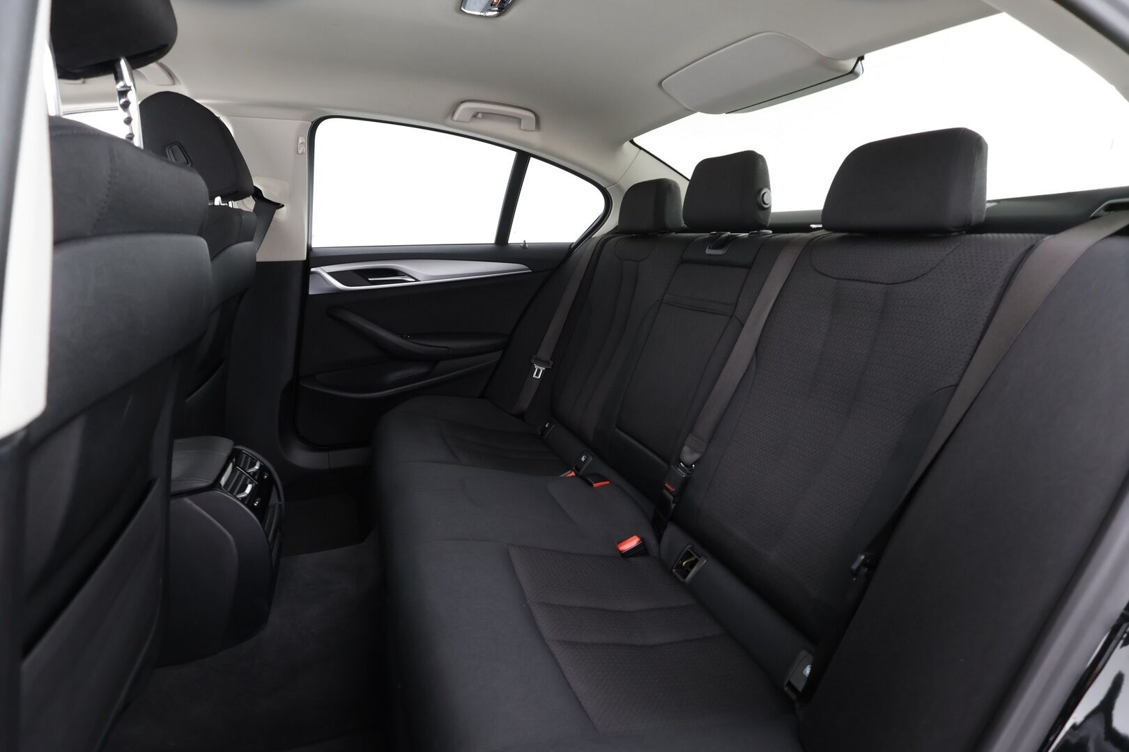 BMW 520 2021 G30 LCI Sedan 520d A xDrive MHEV *1-om. Suomi-auto / Vakkari / Prof.Navi / LED / Apple&Android / Kahdet renkaat aluvanteilla *