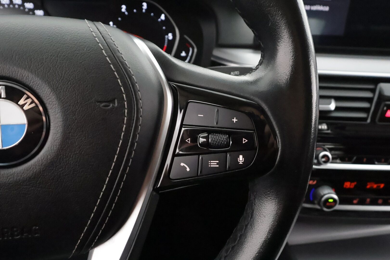 BMW 520 2021 G30 LCI Sedan 520d A xDrive MHEV *1-om. Suomi-auto / Vakkari / Prof.Navi / LED / Apple&Android / Kahdet renkaat aluvanteilla * - Neliveto / Taloudellinen /