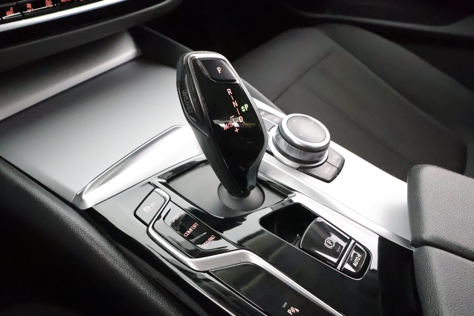 BMW 520 2021 G30 LCI Sedan 520d A xDrive MHEV *1-om. Suomi-auto / Vakkari / Prof.Navi / LED / Apple&Android / Kahdet renkaat aluvanteilla *