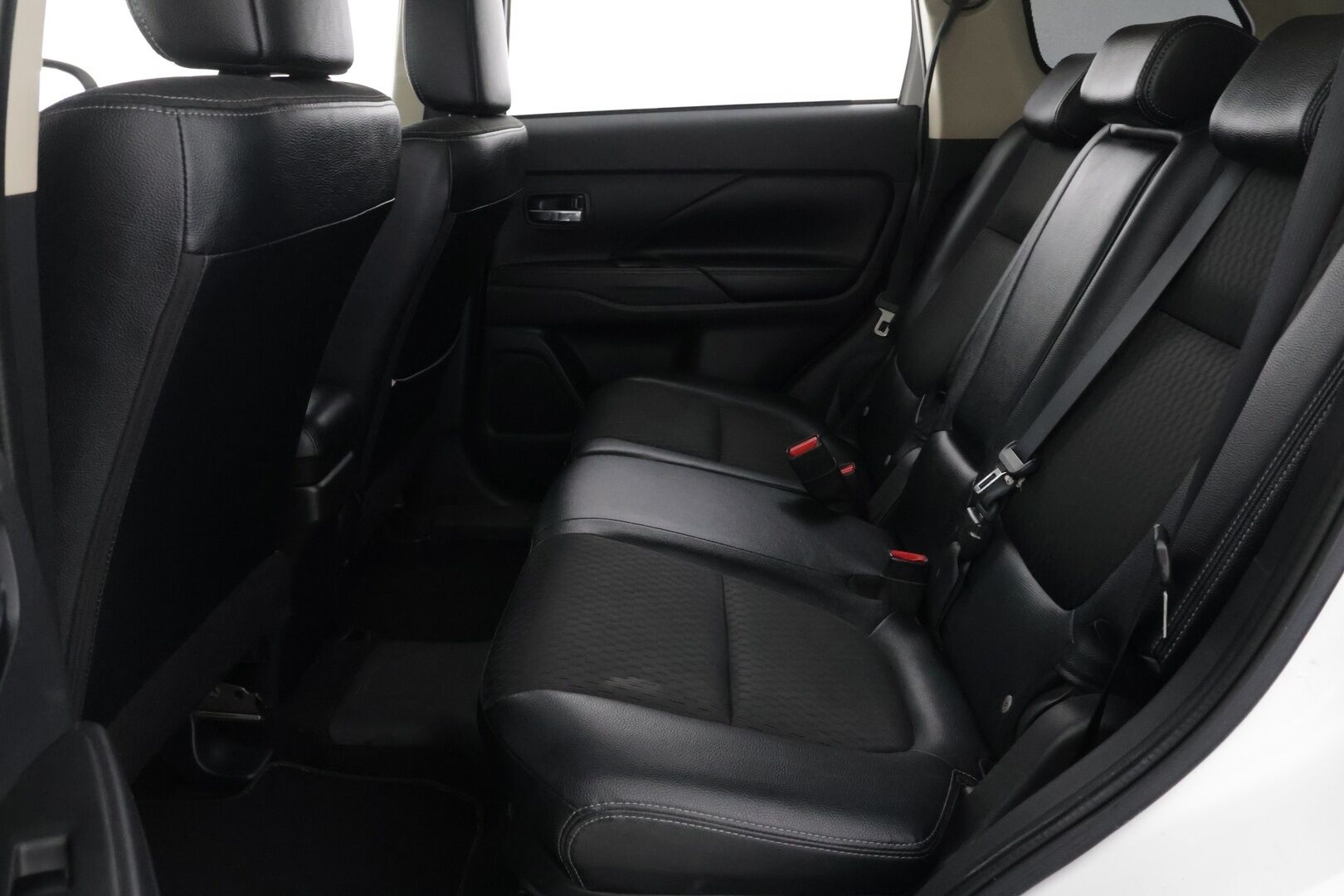 Mitsubishi Outlander PHEV 2014 Intense Plus 4WD 5P - Myydään  Huutokaupat.com - Tämä auto myydään huutokaupat.com -sivuston kautta: https://huutokaupat.com/kohde/6581732/mitsubishi-outlander-2014