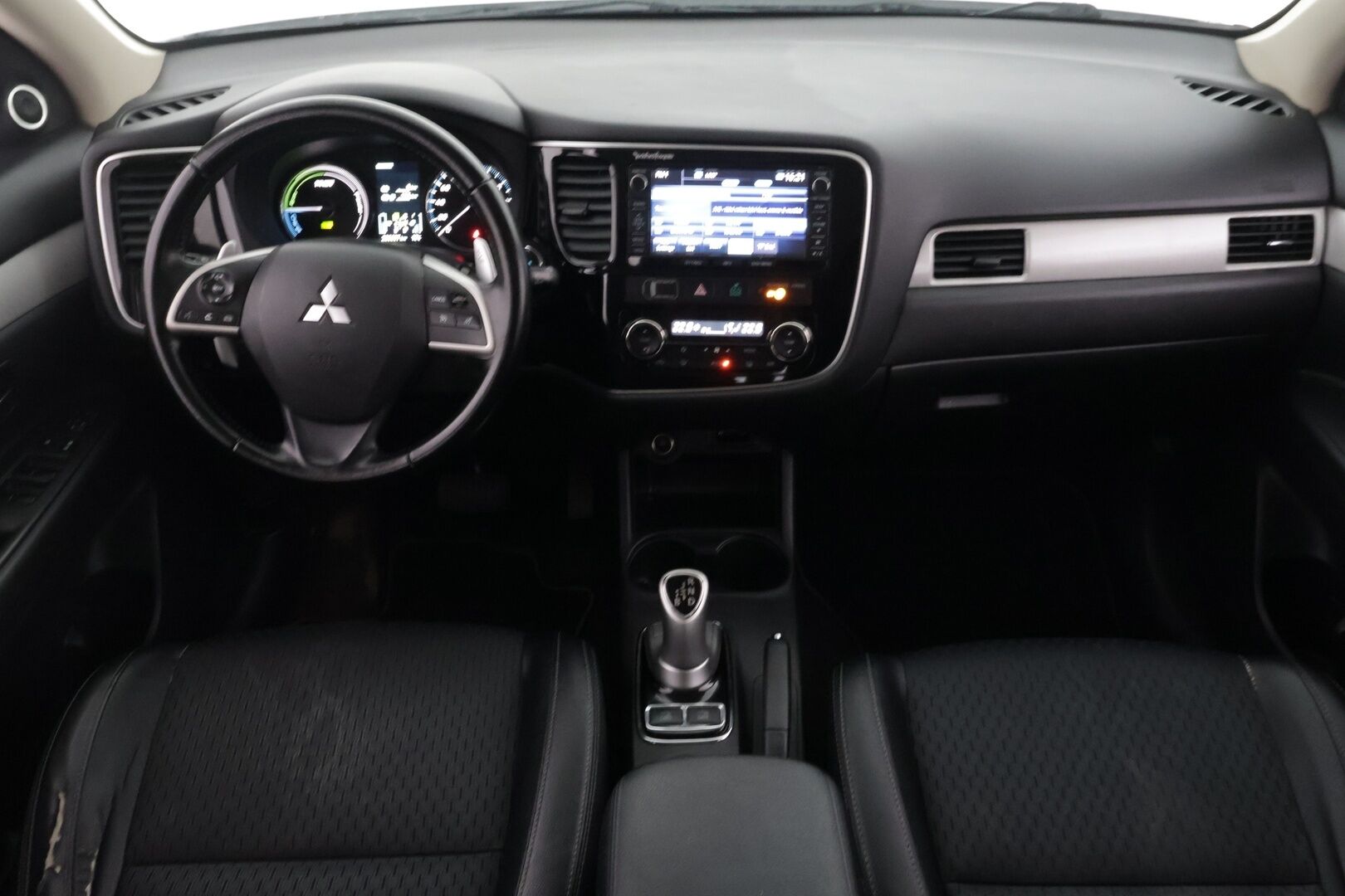 Mitsubishi Outlander PHEV 2014 Intense Plus 4WD 5P - Myydään  Huutokaupat.com - Tämä auto myydään huutokaupat.com -sivuston kautta: https://huutokaupat.com/kohde/6581732/mitsubishi-outlander-2014