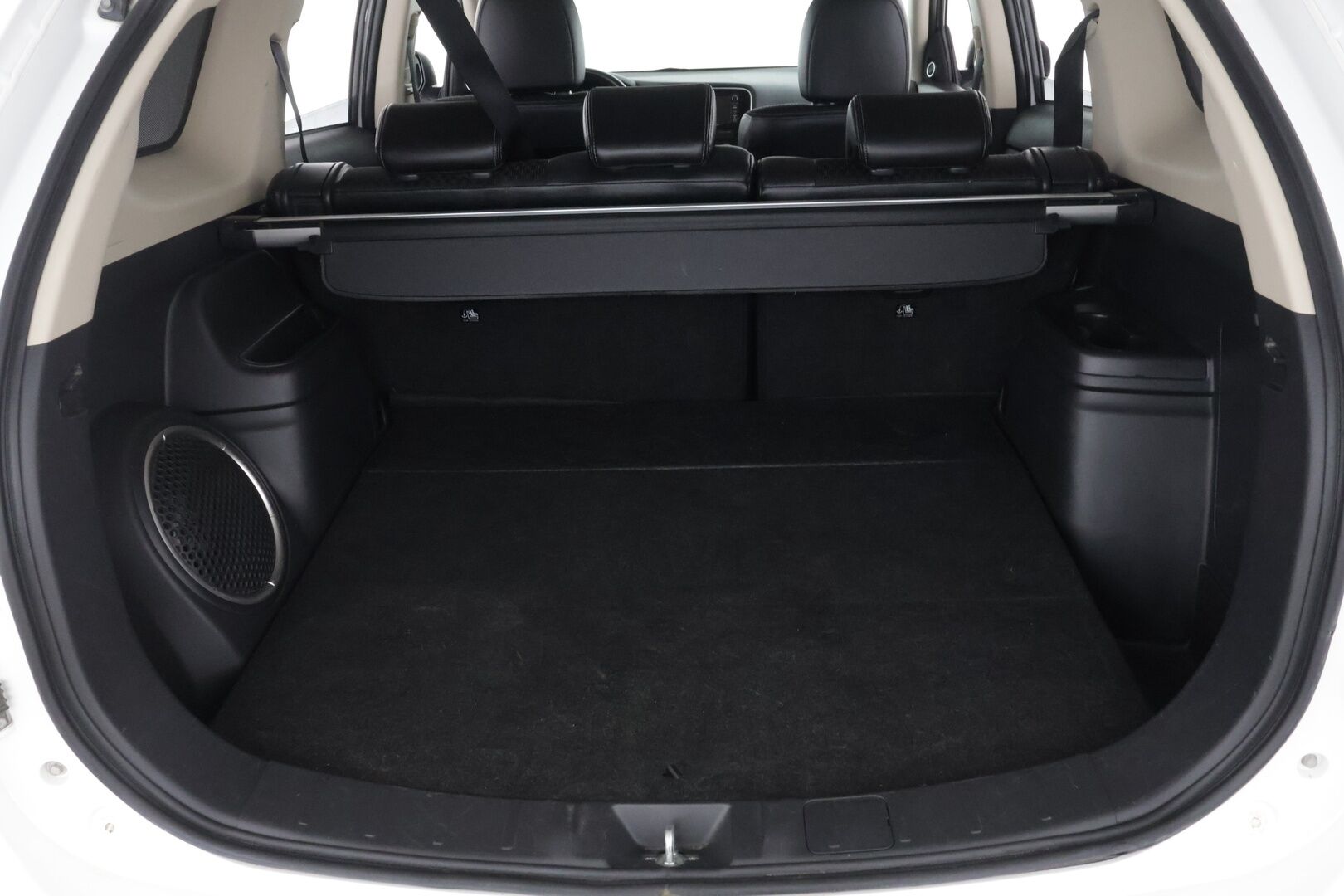 Mitsubishi Outlander PHEV 2014 Intense Plus 4WD 5P - Myydään  Huutokaupat.com - Tämä auto myydään huutokaupat.com -sivuston kautta: https://huutokaupat.com/kohde/6581732/mitsubishi-outlander-2014