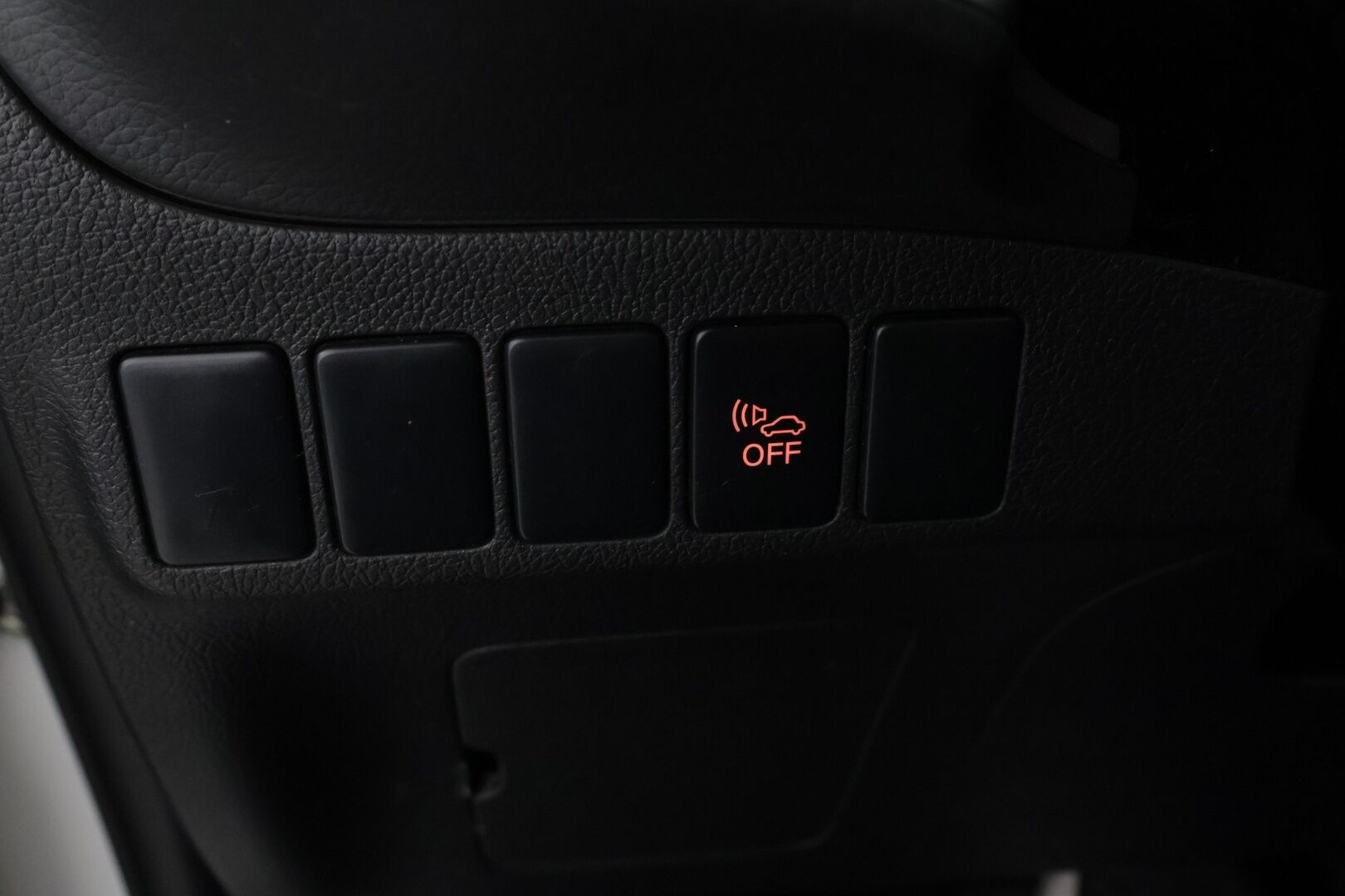 Mitsubishi Outlander PHEV 2014 Intense Plus 4WD 5P - Myydään  Huutokaupat.com - Tämä auto myydään huutokaupat.com -sivuston kautta: https://huutokaupat.com/kohde/6581732/mitsubishi-outlander-2014