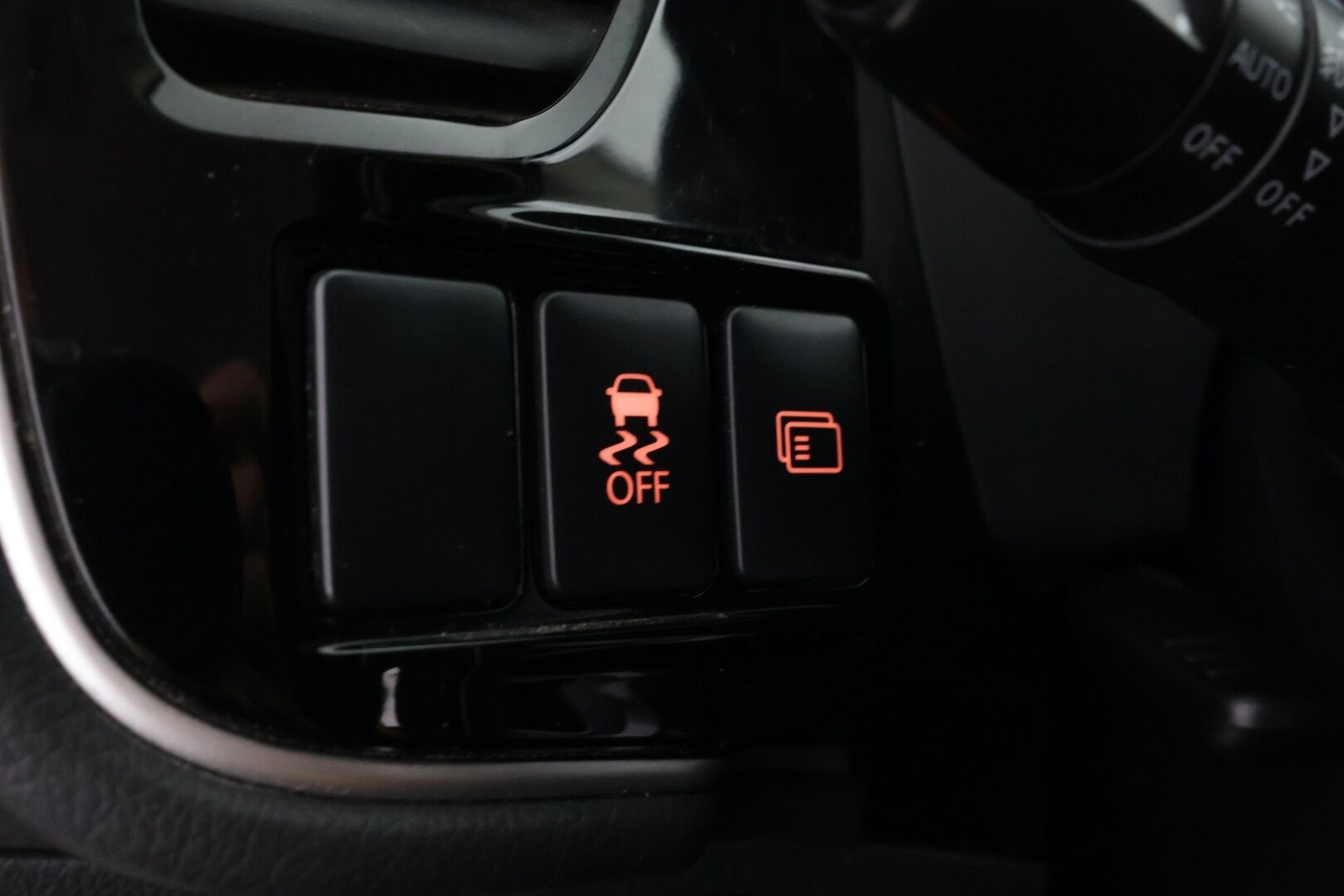 Mitsubishi Outlander PHEV 2014 Intense Plus 4WD 5P - Myydään  Huutokaupat.com - Tämä auto myydään huutokaupat.com -sivuston kautta: https://huutokaupat.com/kohde/6581732/mitsubishi-outlander-2014