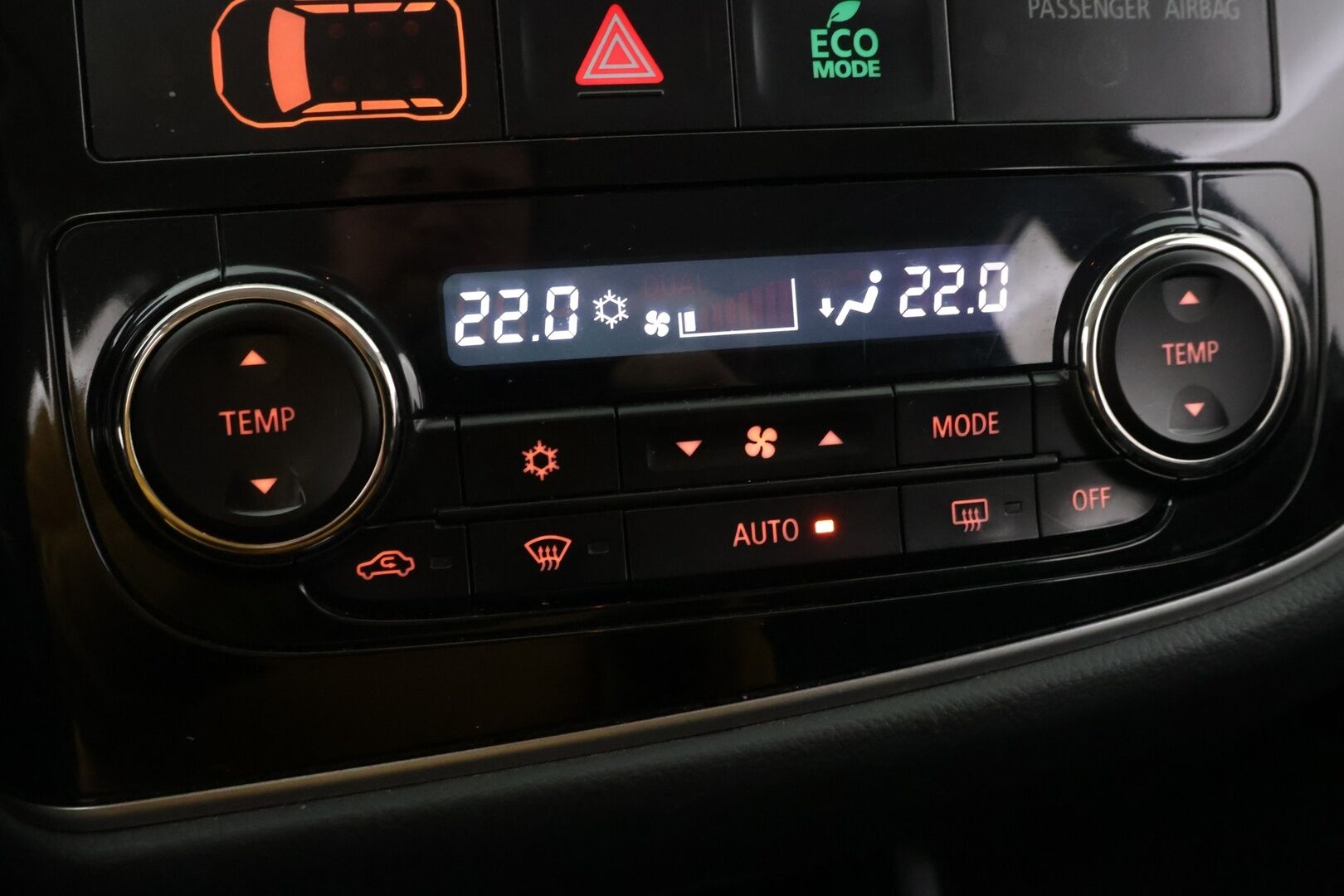 Mitsubishi Outlander PHEV 2014 Intense Plus 4WD 5P - Myydään  Huutokaupat.com - Tämä auto myydään huutokaupat.com -sivuston kautta: https://huutokaupat.com/kohde/6581732/mitsubishi-outlander-2014