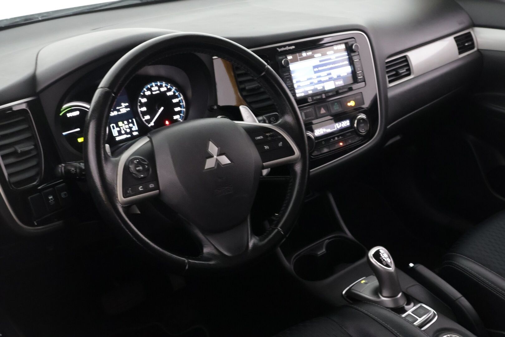 Mitsubishi Outlander PHEV 2014 Intense Plus 4WD 5P - Myydään  Huutokaupat.com - Tämä auto myydään huutokaupat.com -sivuston kautta: https://huutokaupat.com/kohde/6581732/mitsubishi-outlander-2014