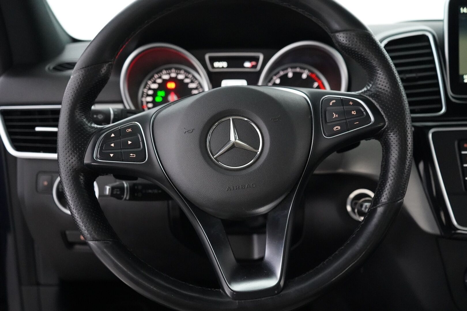 Mercedes-Benz GLE 2016 500 e 4Matic * Distronic + / Muistipenkit / Panorama / Harman&Kardon * - Panorama / Harman&Kardon / Muistipenkit / Koukku / Nahkasisusta - HULLUT AVAJAISHULINAT KORKOTARJOUS 3,29 %