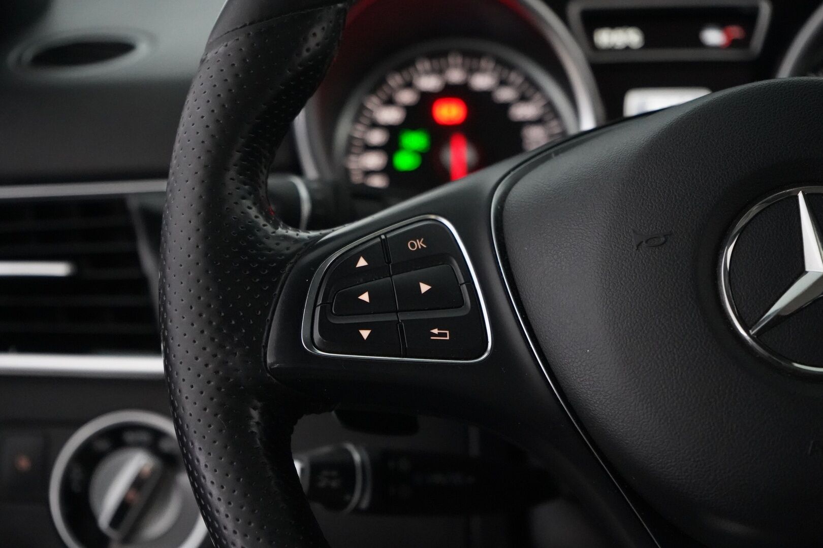 Mercedes-Benz GLE 2016 500 e 4Matic * Distronic + / Muistipenkit / Panorama / Harman&Kardon * - Panorama / Harman&Kardon / Muistipenkit / Koukku / Nahkasisusta - HULLUT AVAJAISHULINAT KORKOTARJOUS 3,29 %