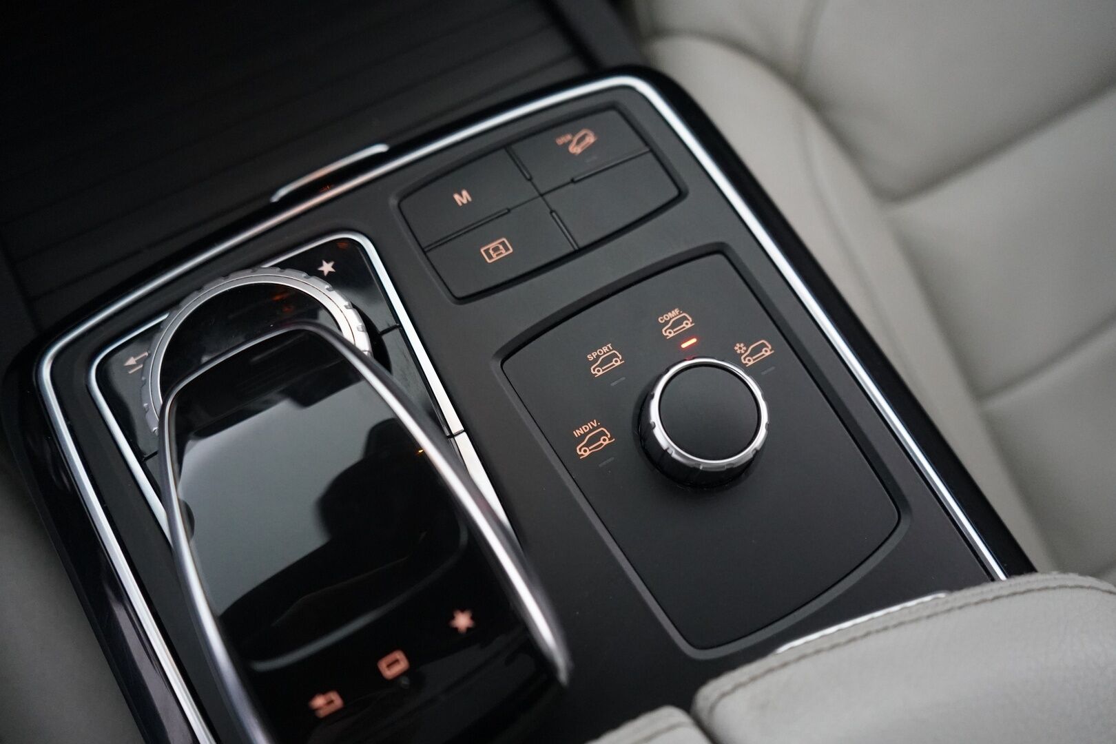 Mercedes-Benz GLE 2016 500 e 4Matic * Distronic + / Muistipenkit / Panorama / Harman&Kardon * - Panorama / Harman&Kardon / Muistipenkit / Koukku / Nahkasisusta - HULLUT AVAJAISHULINAT KORKOTARJOUS 3,29 %