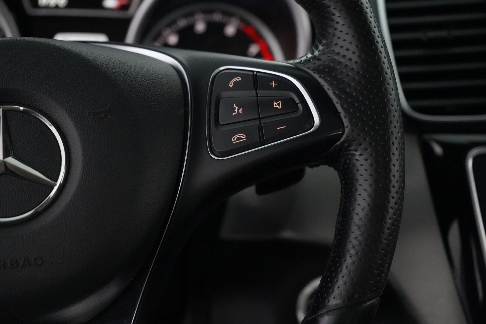 Mercedes-Benz GLE 2016 500 e 4Matic * Distronic + / Muistipenkit / Panorama / Harman&Kardon * - Panorama / Harman&Kardon / Muistipenkit / Koukku / Nahkasisusta - HULLUT AVAJAISHULINAT KORKOTARJOUS 3,29 %