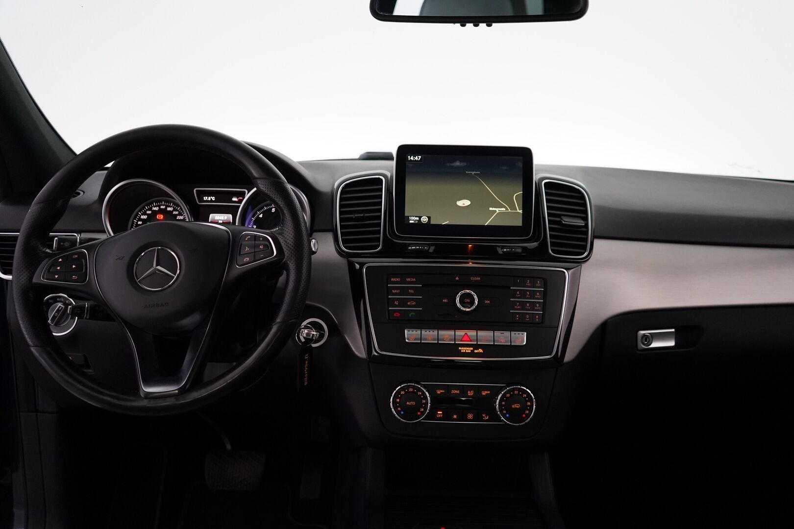 Mercedes-Benz GLE 2016 500 e 4Matic * Distronic + / Muistipenkit / Panorama / Harman&Kardon * - Panorama / Harman&Kardon / Muistipenkit / Koukku / Nahkasisusta - HULLUT AVAJAISHULINAT KORKOTARJOUS 3,29 %