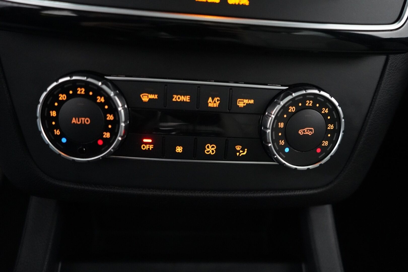 Mercedes-Benz GLE 2016 500 e 4Matic * Distronic + / Muistipenkit / Panorama / Harman&Kardon * - Panorama / Harman&Kardon / Muistipenkit / Koukku / Nahkasisusta - HULLUT AVAJAISHULINAT KORKOTARJOUS 3,29 %