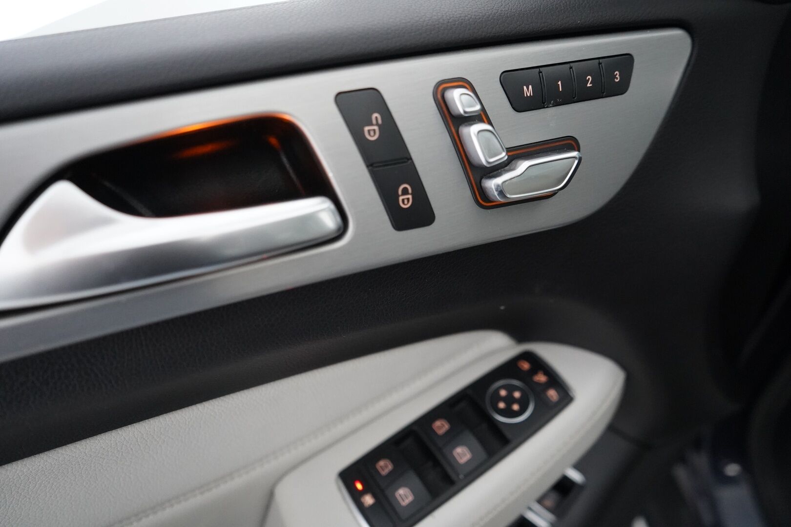 Mercedes-Benz GLE 2016 500 e 4Matic * Distronic + / Muistipenkit / Panorama / Harman&Kardon * - Panorama / Harman&Kardon / Muistipenkit / Koukku / Nahkasisusta - HULLUT AVAJAISHULINAT KORKOTARJOUS 3,29 %