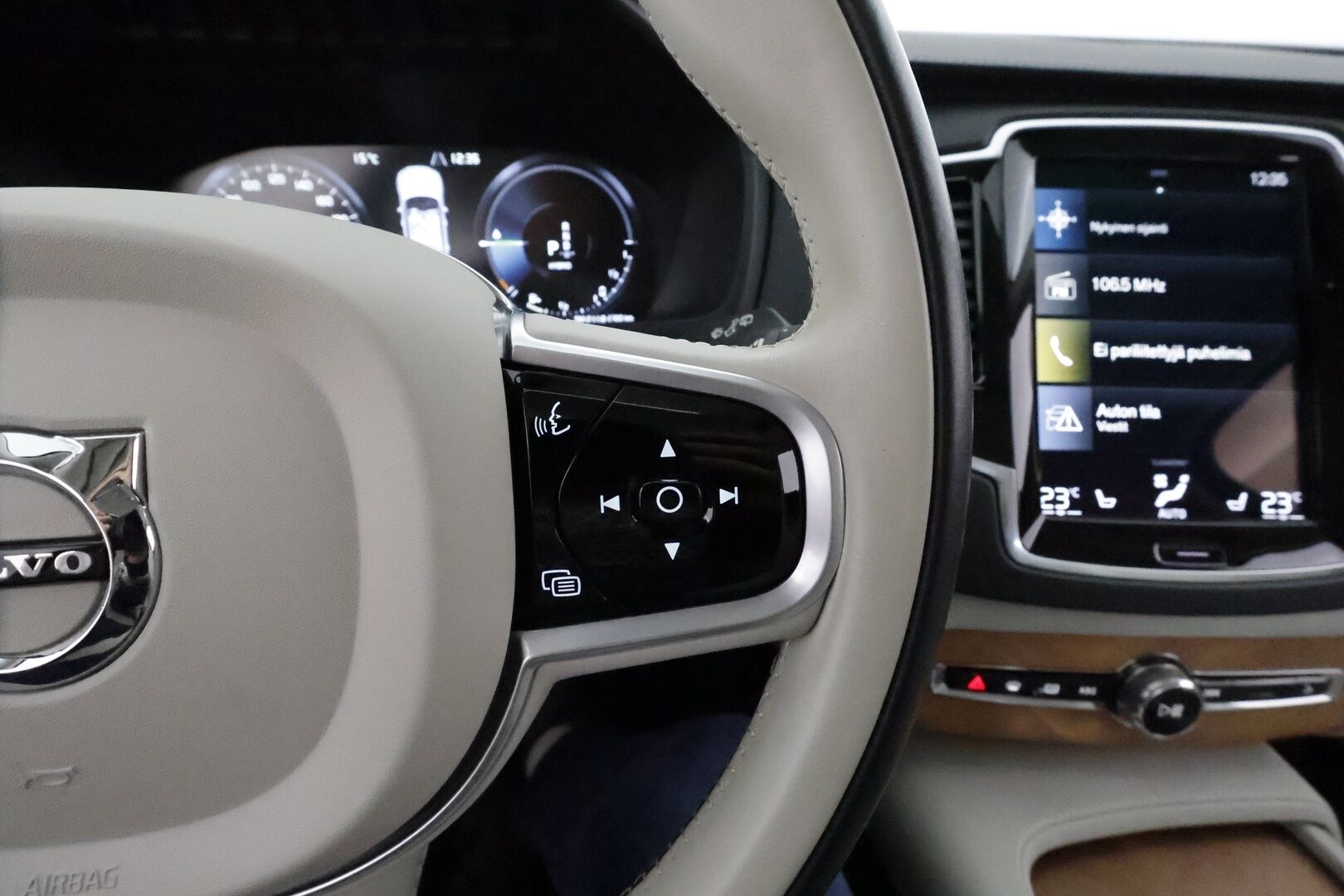 Volvo XC90 2021 T8 TwE AWD Inscription aut 7-P *ACC / Muistipenkit / Full LED / 360° / Vaaleat sporttinahat / Navi / BLIS / Koukku / Webasto* - 1.Om Suomi-auto / Jakohihna vaihdettu 9/25 / Merkkihuollettu - HULLU BLACKWEEK KORKOTARJOUS 2,49%