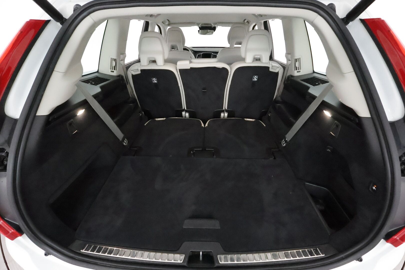 Volvo XC90 2021 T8 TwE AWD Inscription aut 7-P *ACC / Muistipenkit / Full LED / 360° / Vaaleat sporttinahat / Navi / BLIS / Koukku / Webasto* - 1.Om Suomi-auto / Jakohihna vaihdettu 9/25 / Merkkihuollettu - HULLU BLACKWEEK KORKOTARJOUS 2,49%