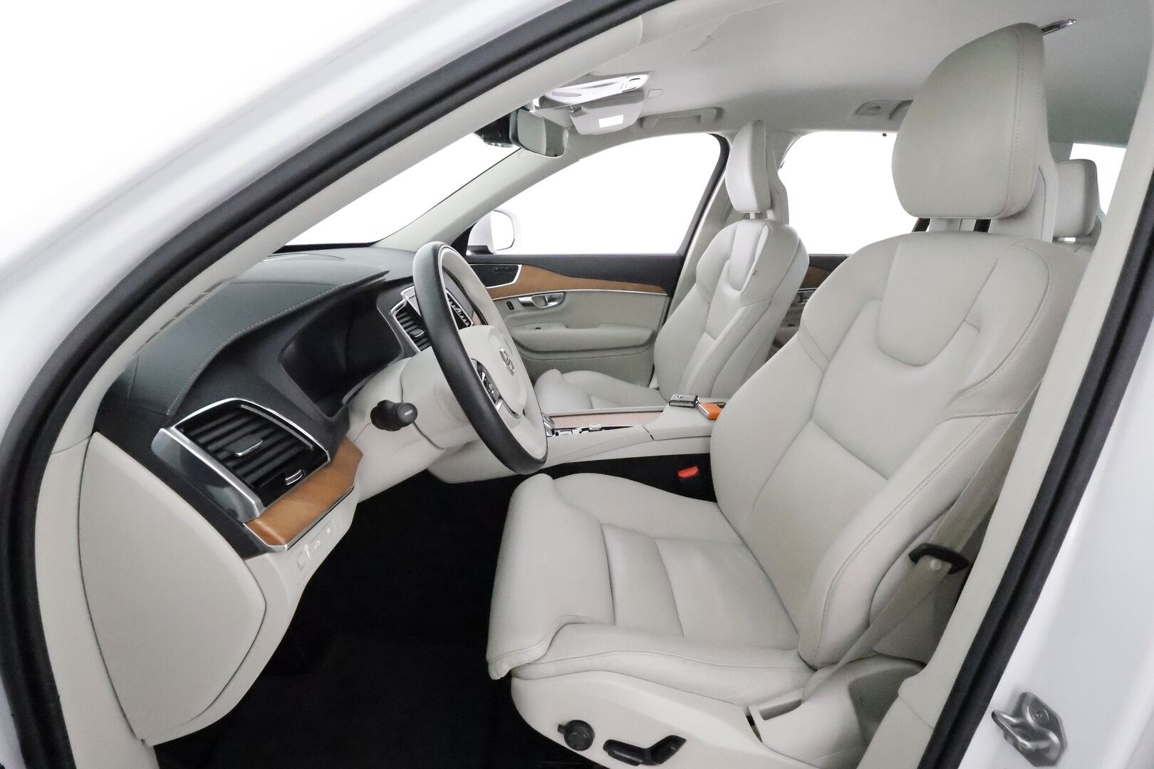 Volvo XC90 2021 T8 TwE AWD Inscription aut 7-P *ACC / Muistipenkit / Full LED / 360° / Vaaleat sporttinahat / Navi / BLIS / Koukku / Webasto* - 1.Om Suomi-auto / Jakohihna vaihdettu 9/25 / Merkkihuollettu - HULLU BLACKWEEK KORKOTARJOUS 2,49%