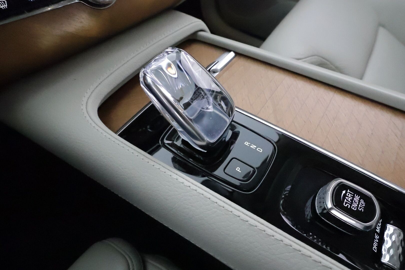 Volvo XC90 2021 T8 TwE AWD Inscription aut 7-P *ACC / Muistipenkit / Full LED / 360° / Vaaleat sporttinahat / Navi / BLIS / Koukku / Webasto* - 1.Om Suomi-auto / Jakohihna vaihdettu 9/25 / Merkkihuollettu - HULLU BLACKWEEK KORKOTARJOUS 2,49%