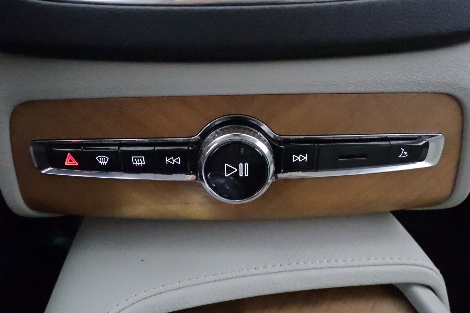 Volvo XC90 2021 T8 TwE AWD Inscription aut 7-P *ACC / Muistipenkit / Full LED / 360° / Vaaleat sporttinahat / Navi / BLIS / Koukku / Webasto* - 1.Om Suomi-auto / Jakohihna vaihdettu 9/25 / Merkkihuollettu - HULLU BLACKWEEK KORKOTARJOUS 2,49%