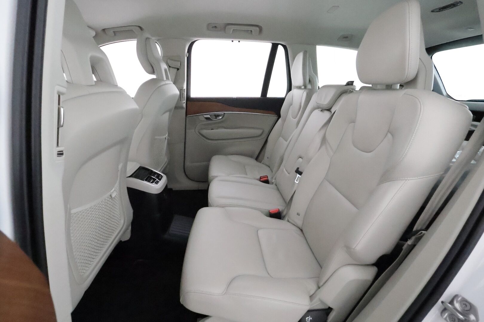 Volvo XC90 2021 T8 TwE AWD Inscription aut 7-P *ACC / Muistipenkit / Full LED / 360° / Vaaleat sporttinahat / Navi / BLIS / Koukku / Webasto* - 1.Om Suomi-auto / Jakohihna vaihdettu 9/25 / Merkkihuollettu - HULLU BLACKWEEK KORKOTARJOUS 2,49%