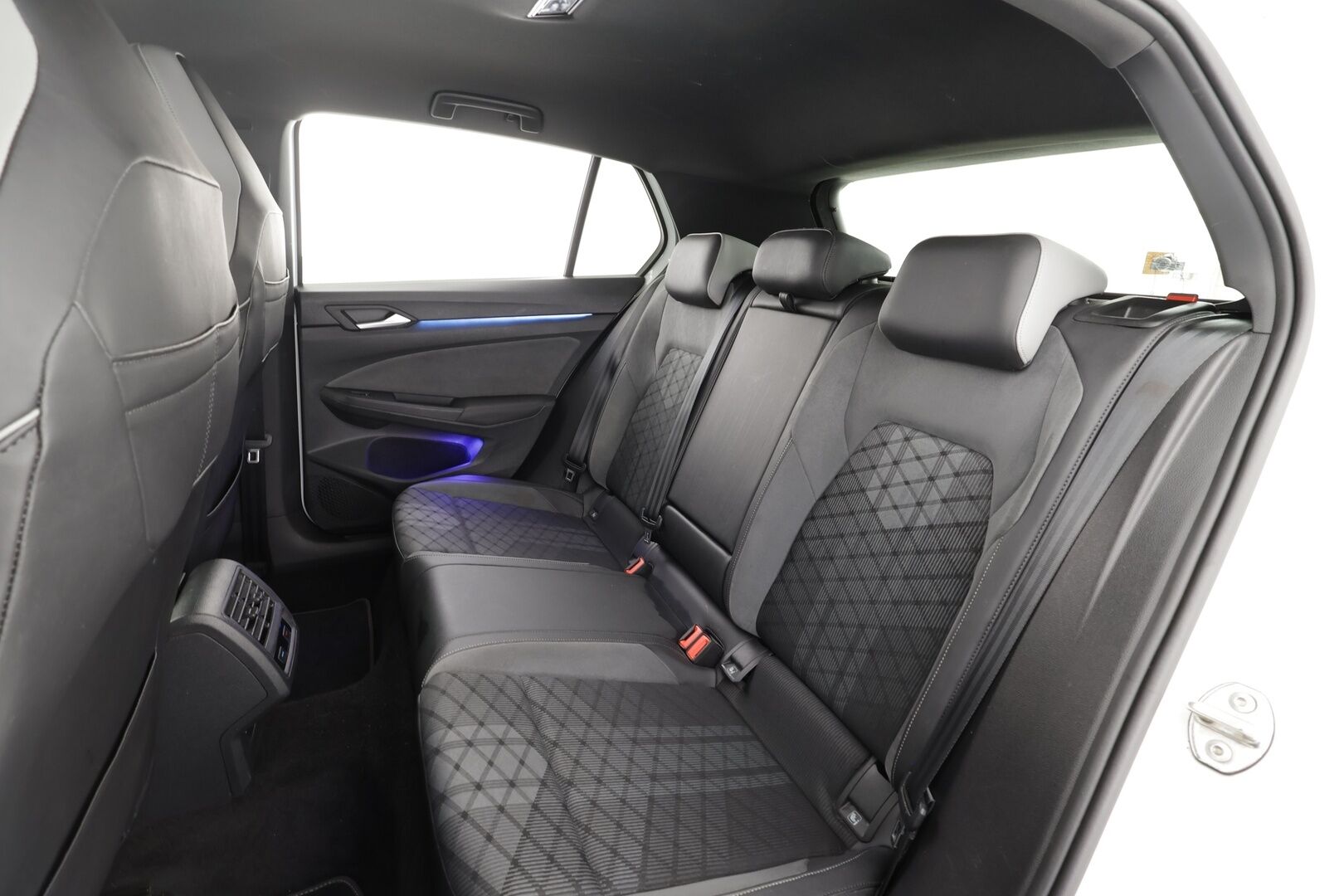 Volkswagen Golf 2021 First Edition R-Line 1,5 eTSI 110 kW (MHEV) DSG-automaatti * Webasto / Adapt.Vakkari / LED / Apple&Android / Keyless - 1.Om Suomi-auto / Kahdet Renkaat