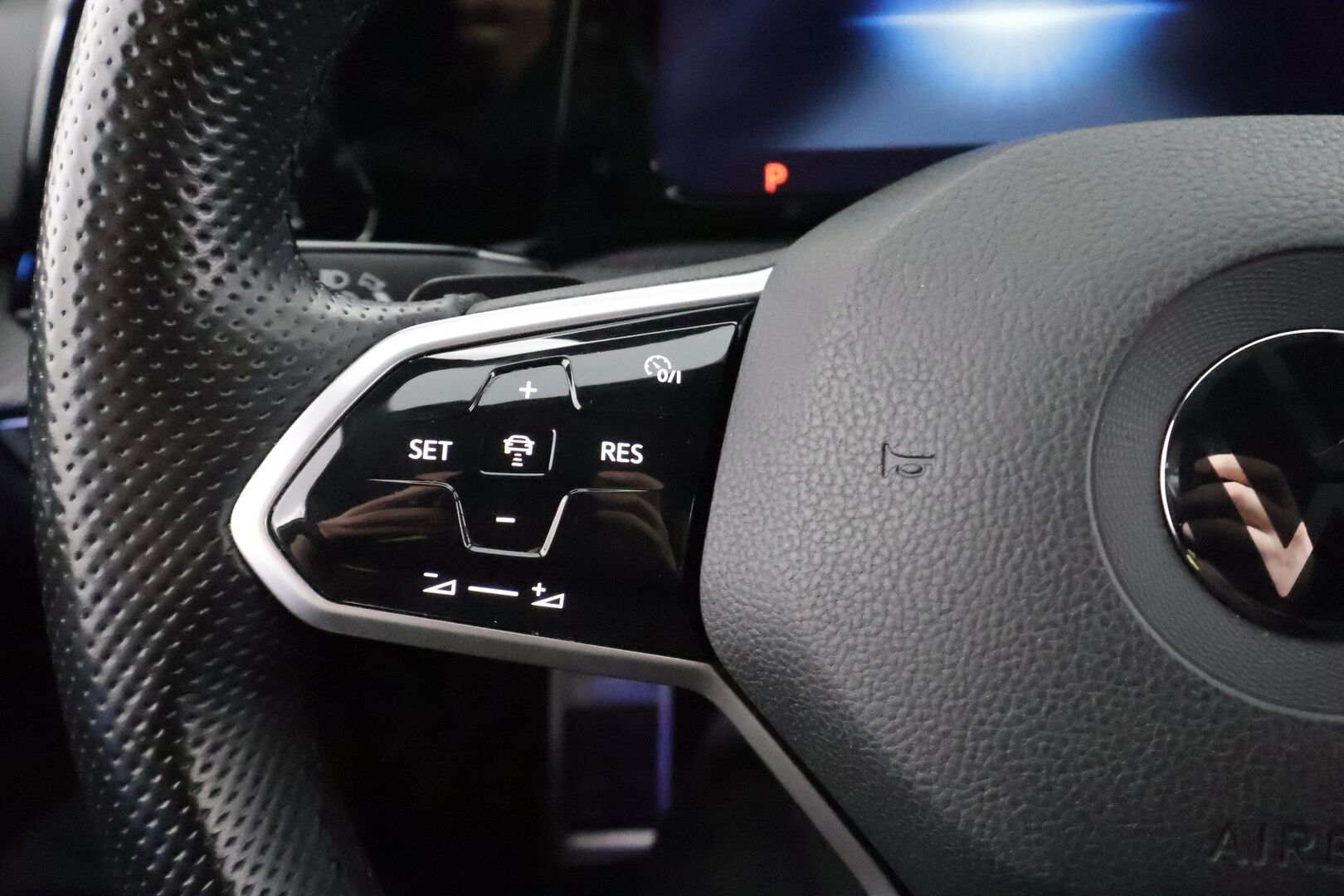 Volkswagen Golf 2021 First Edition R-Line 1,5 eTSI 110 kW (MHEV) DSG-automaatti * Webasto / Adapt.Vakkari / LED / Apple&Android / Keyless - 1.Om Suomi-auto / Kahdet Renkaat