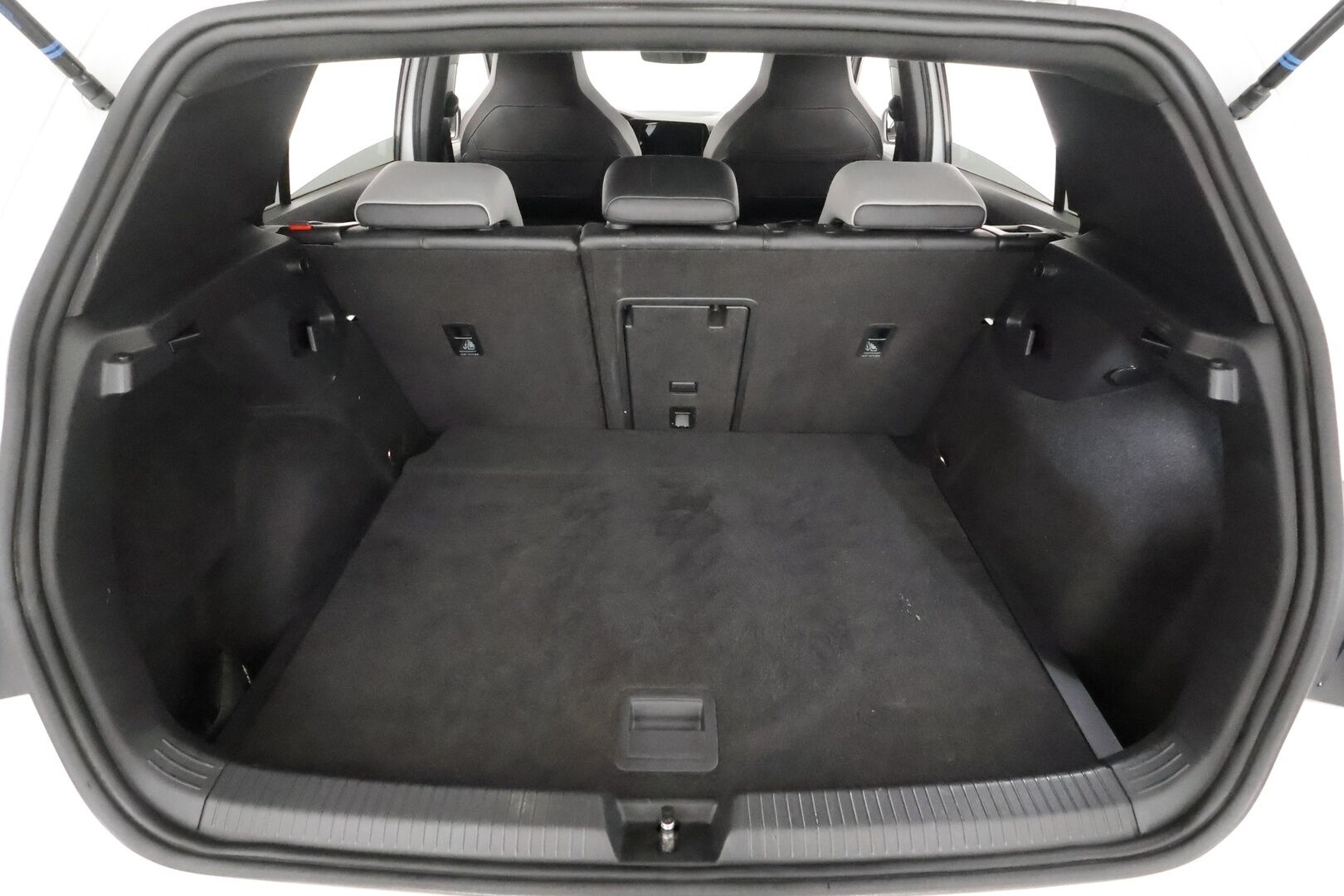 Volkswagen Golf 2021 First Edition R-Line 1,5 eTSI 110 kW (MHEV) DSG-automaatti * Webasto / Adapt.Vakkari / LED / Apple&Android / Keyless - 1.Om Suomi-auto / Kahdet Renkaat