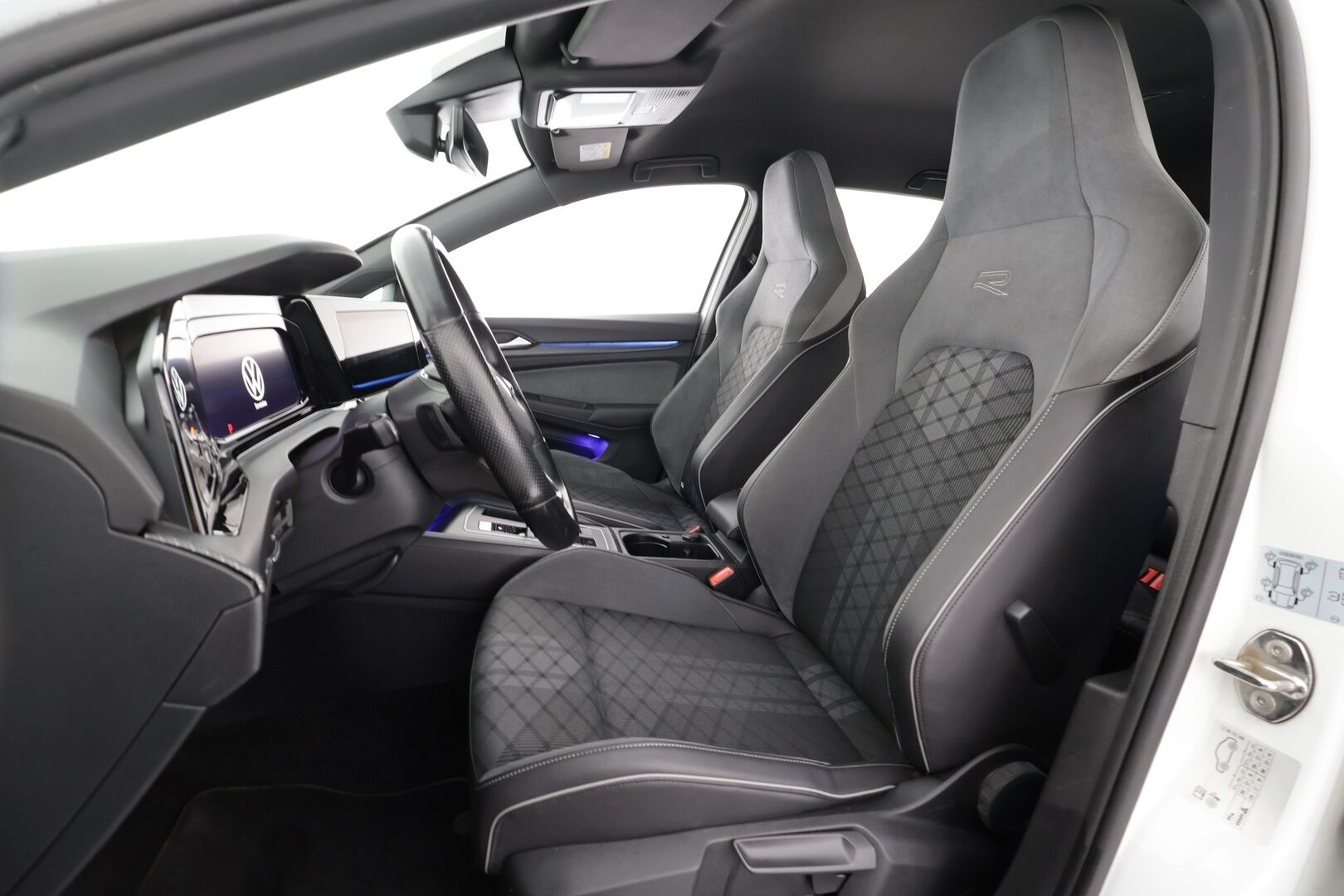 Volkswagen Golf 2021 First Edition R-Line 1,5 eTSI 110 kW (MHEV) DSG-automaatti * Webasto / Adapt.Vakkari / LED / Apple&Android / Keyless - 1.Om Suomi-auto / Kahdet Renkaat