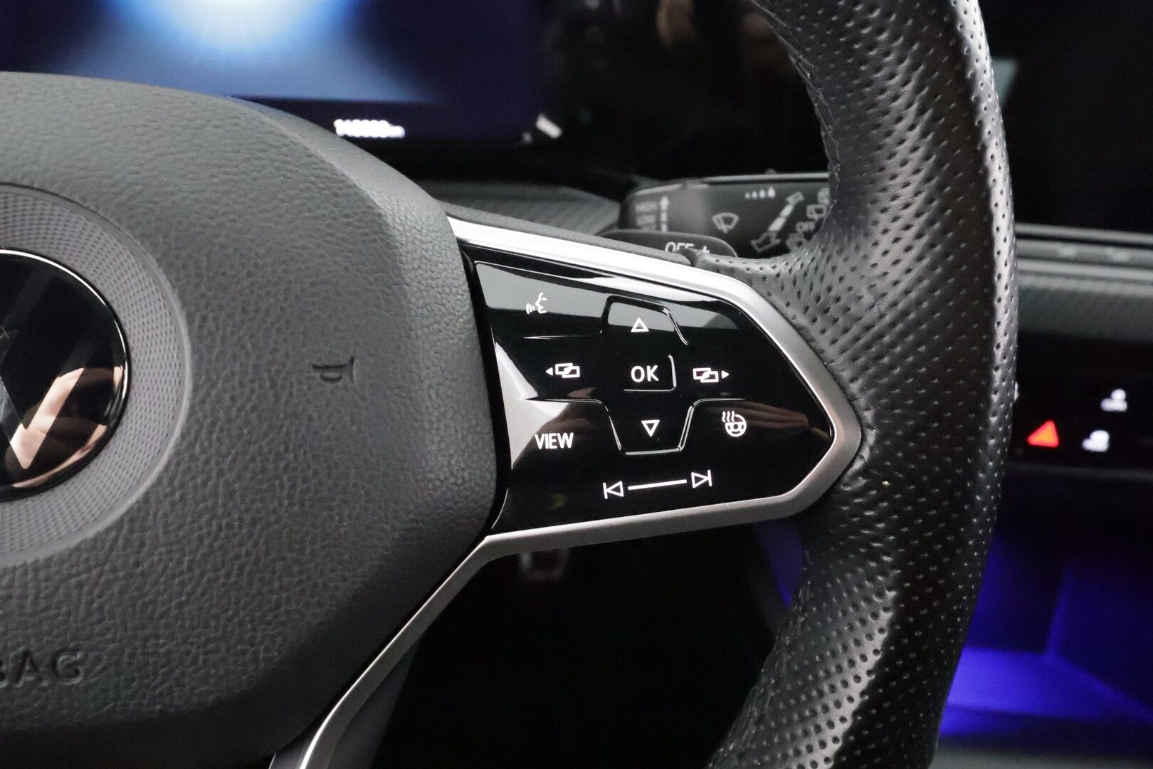 Volkswagen Golf 2021 First Edition R-Line 1,5 eTSI 110 kW (MHEV) DSG-automaatti * Webasto / Adapt.Vakkari / LED / Apple&Android / Keyless - 1.Om Suomi-auto / Kahdet Renkaat