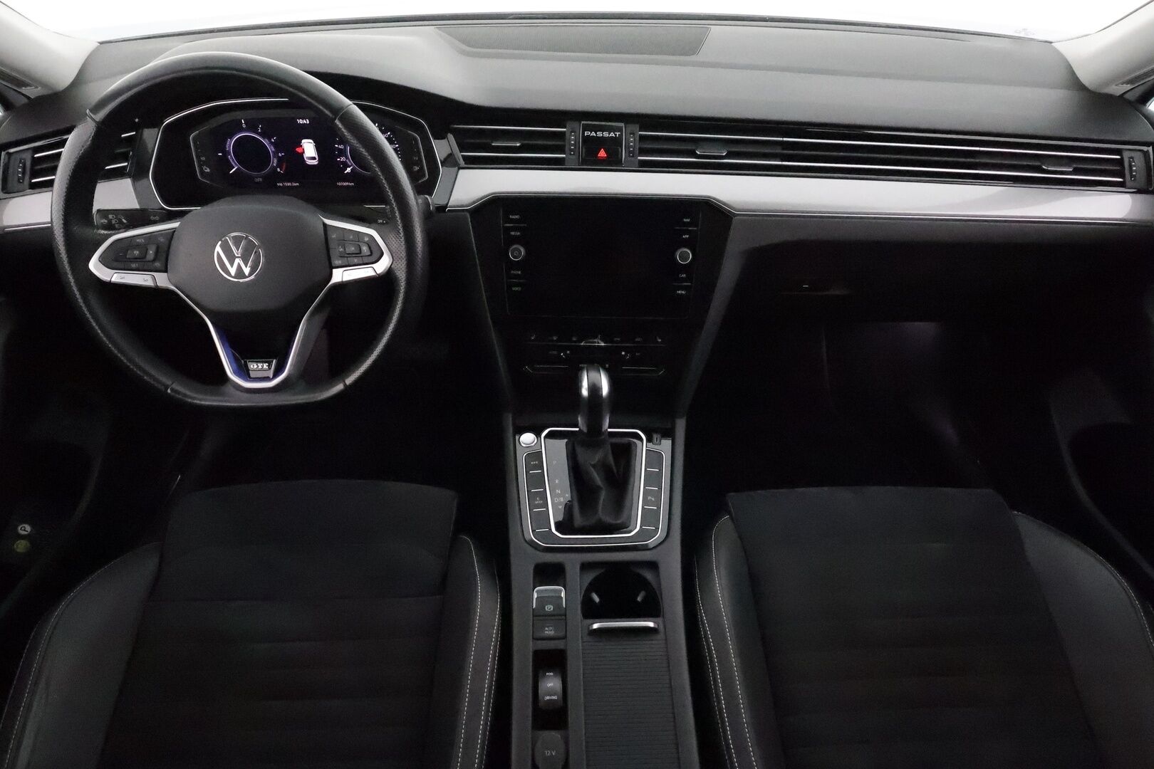 Volkswagen Passat 2021 Variant GTE Business Plug-In Hybrid 160 kW DSG *ACC / P.kamera / Webasto / IQ.Light / Koukku / Navi* - Suomi-auto / Akku kuntotarkastettu! / Kahdet renkaat aluvanteilla