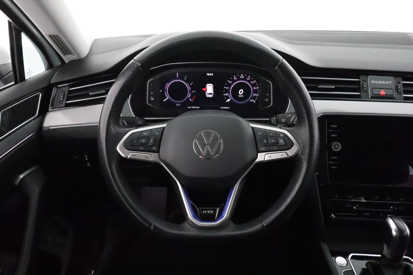 Volkswagen Passat 2021 Variant GTE Business Plug-In Hybrid 160 kW DSG *ACC / P.kamera / Webasto / IQ.Light / Koukku / Navi* - Suomi-auto / Akku kuntotarkastettu! / Kahdet renkaat aluvanteilla
