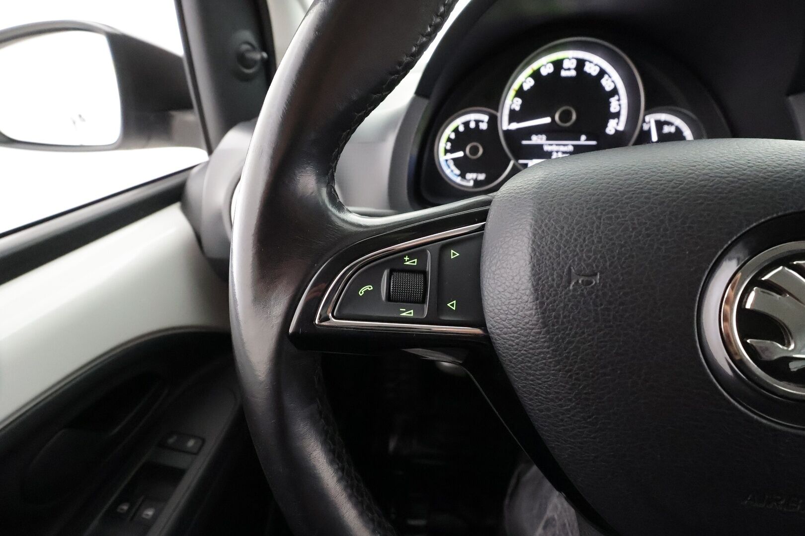 Skoda Citigo 2021 61 kW Ambition iV * Suomi-auto / P.Tutka / Bluetooth / Isofix / Penkinlämmittimet / Kahdet renkaat * - Akku kuntotarkastettu SoH 92,7% / Merkkihuollot