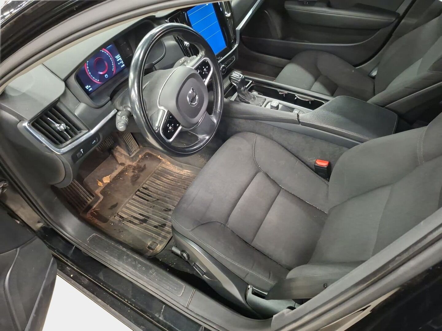 Volvo V90 2017 D3 Momentum aut - | ACC | Digimittaristo | Navi | Peruutuskamera | Tutkat edessä ja takana | Vetokoukku | LED | Lämmitetty ratti | Lisälämmitin | Volvo On Call | - KORKO VAIN 3,99 %