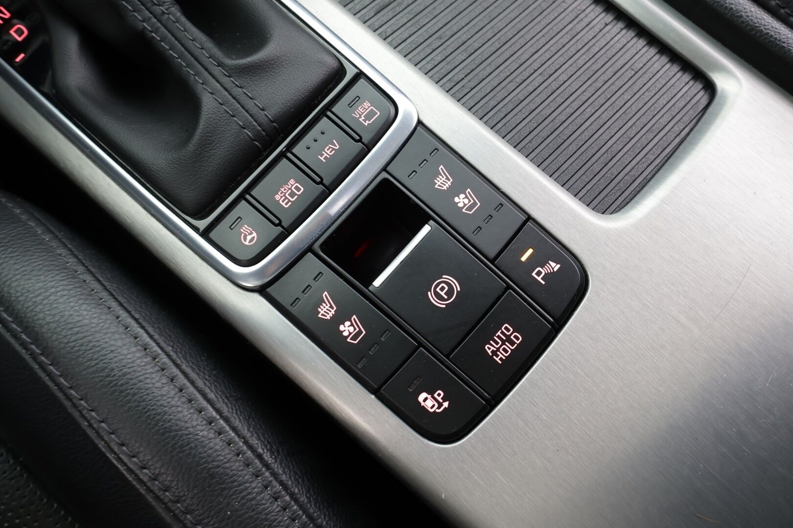 Kia Optima 2017 2,0 GDI PHEV Business Luxury A/T * ACC / P.kamera / LED / Navi / Muistipenkki / H&K / Ilmastoidut nahat / KeylessGo / Panorama * - Kahdet renkaat aluvanteilla / Juuri huollettu - HULLU BLACKWEEK KORKOTARJOUS 2,49%