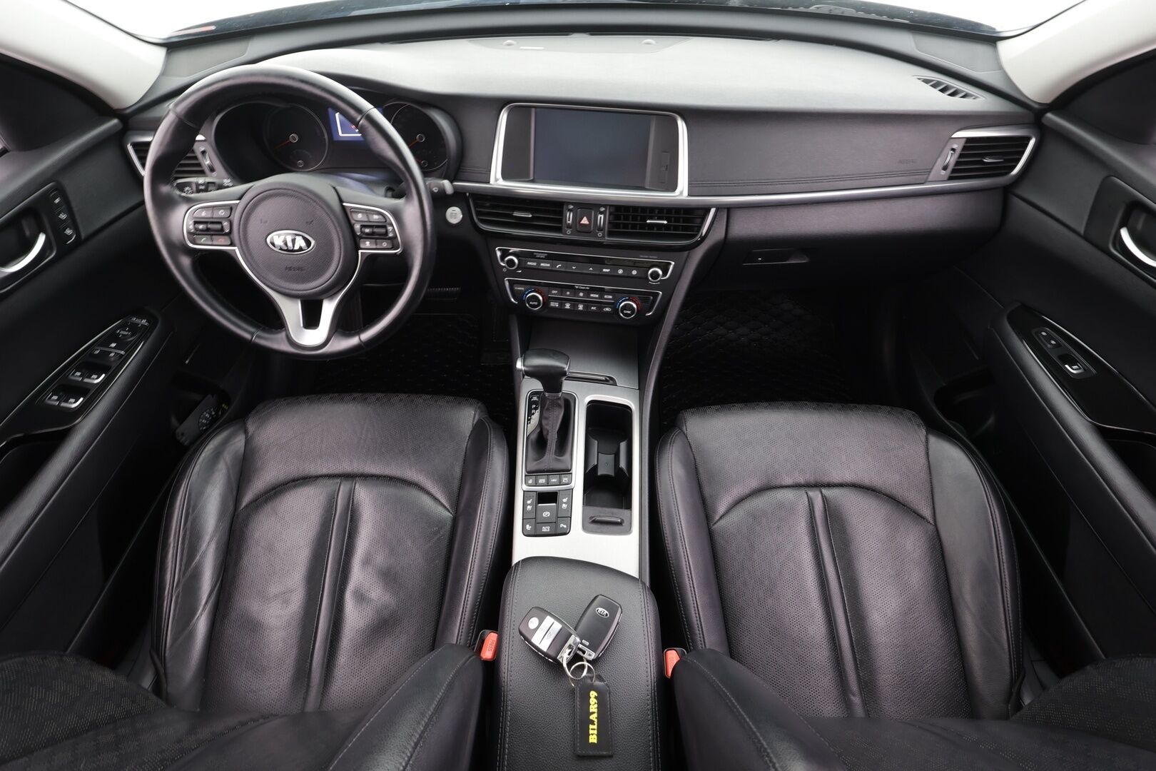 Kia Optima 2017 2,0 GDI PHEV Business Luxury A/T * ACC / P.kamera / LED / Navi / Muistipenkki / H&K / Ilmastoidut nahat / KeylessGo / Panorama * - Kahdet renkaat aluvanteilla / Juuri huollettu - HULLU BLACKWEEK KORKOTARJOUS 2,49%