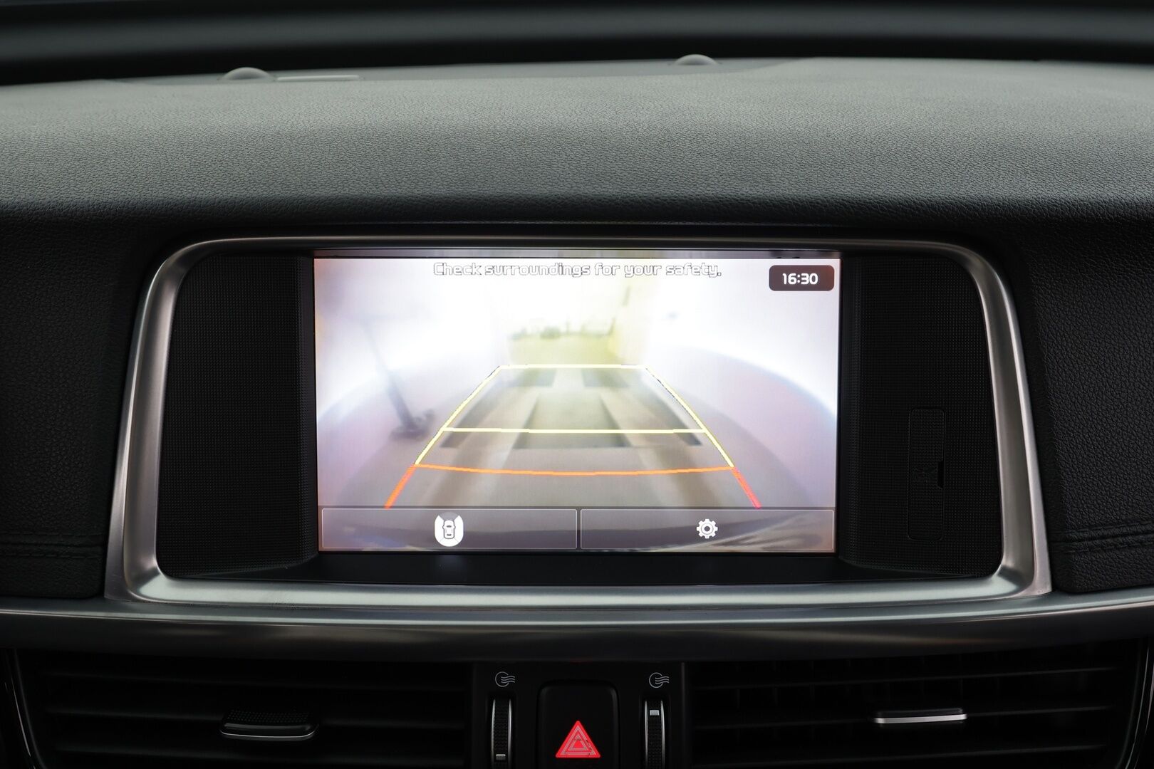 Kia Optima 2017 2,0 GDI PHEV Business Luxury A/T * ACC / P.kamera / LED / Navi / Muistipenkki / H&K / Ilmastoidut nahat / KeylessGo / Panorama * - Kahdet renkaat aluvanteilla / Juuri huollettu - HULLU BLACKWEEK KORKOTARJOUS 2,49%