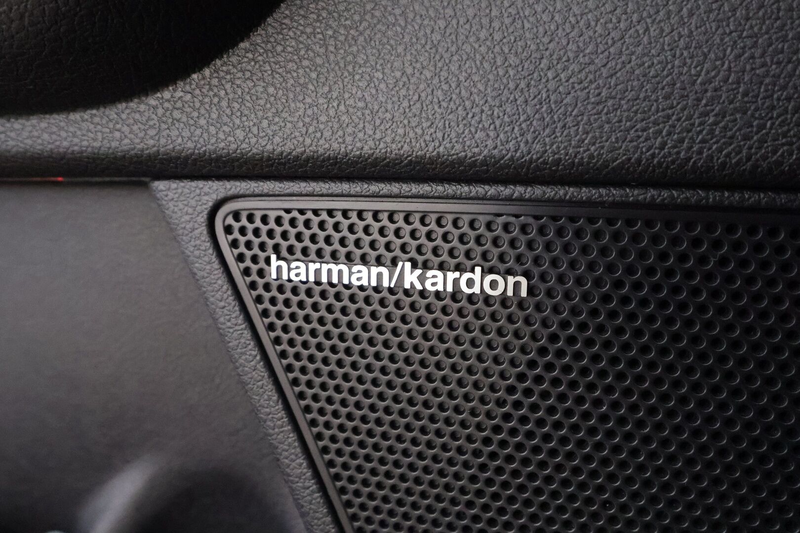 Kia Optima 2017 2,0 GDI PHEV Business Luxury A/T * ACC / P.kamera / LED / Navi / Muistipenkki / H&K / Ilmastoidut nahat / KeylessGo / Panorama * - Kahdet renkaat aluvanteilla / Juuri huollettu - HULLU BLACKWEEK KORKOTARJOUS 2,49%