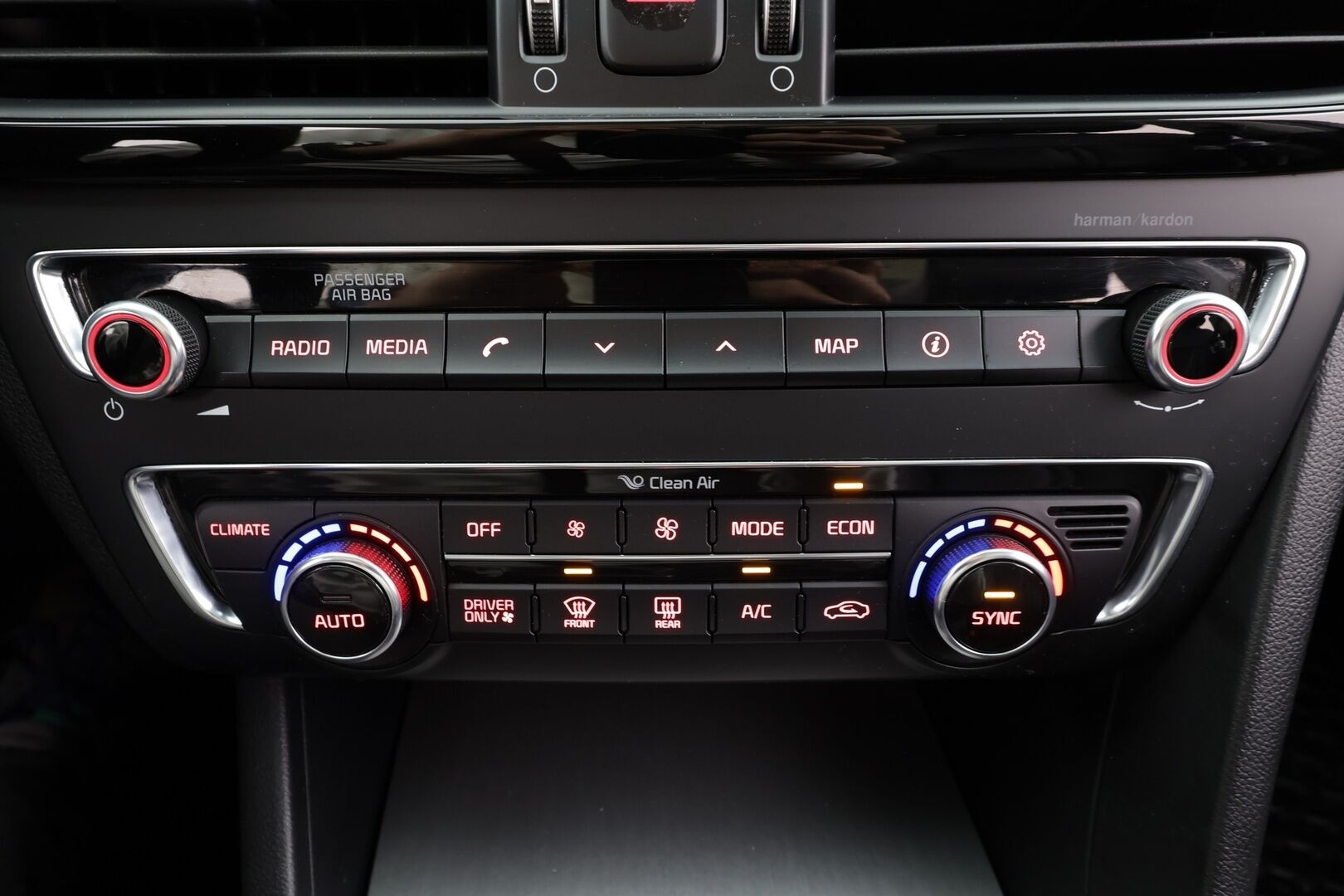 Kia Optima 2017 2,0 GDI PHEV Business Luxury A/T * ACC / P.kamera / LED / Navi / Muistipenkki / H&K / Ilmastoidut nahat / KeylessGo / Panorama * - Kahdet renkaat aluvanteilla / Juuri huollettu - HULLU BLACKWEEK KORKOTARJOUS 2,49%