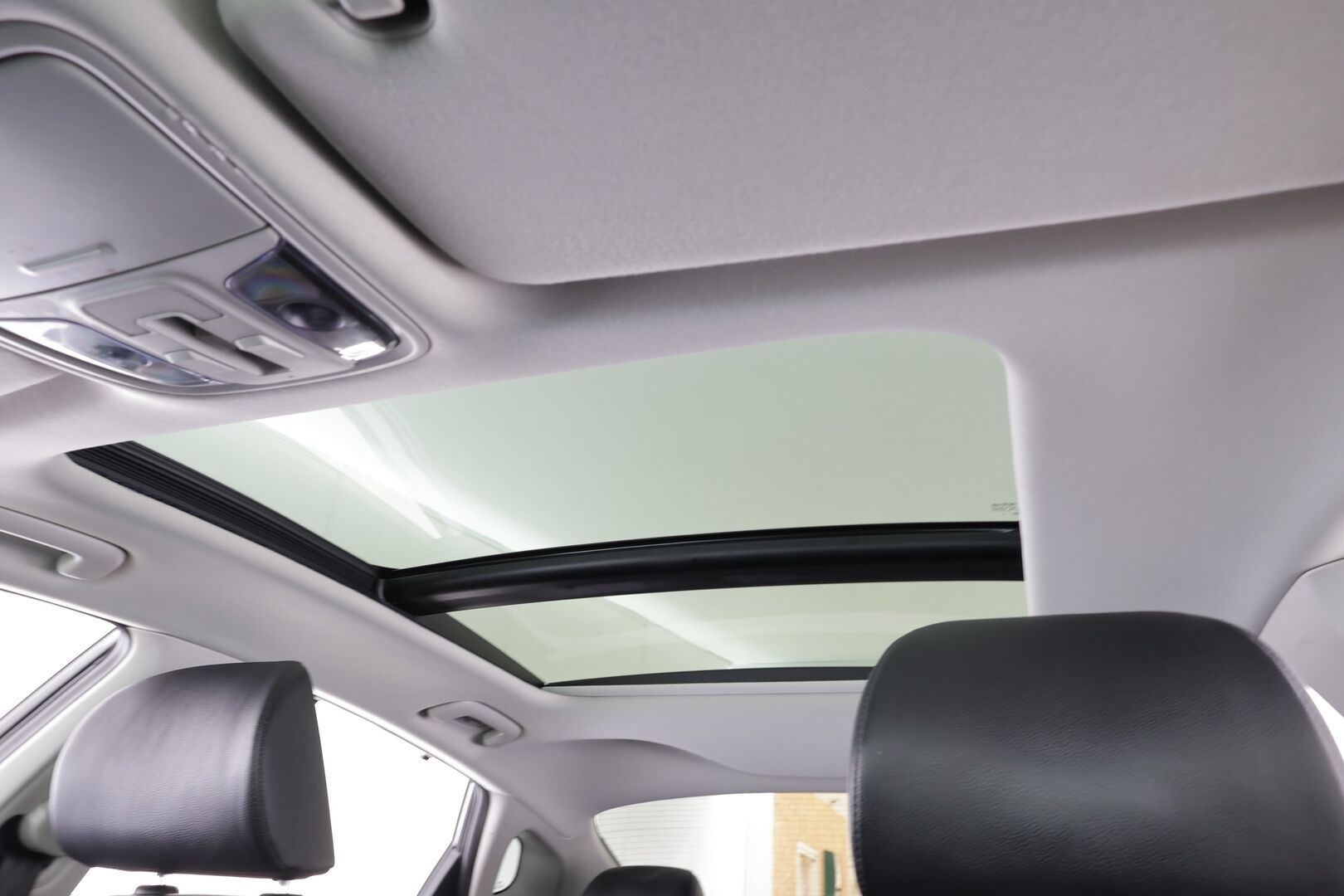 Kia Optima 2017 2,0 GDI PHEV Business Luxury A/T * ACC / P.kamera / LED / Navi / Muistipenkki / H&K / Ilmastoidut nahat / KeylessGo / Panorama * - Kahdet renkaat aluvanteilla / Juuri huollettu - HULLU BLACKWEEK KORKOTARJOUS 2,49%