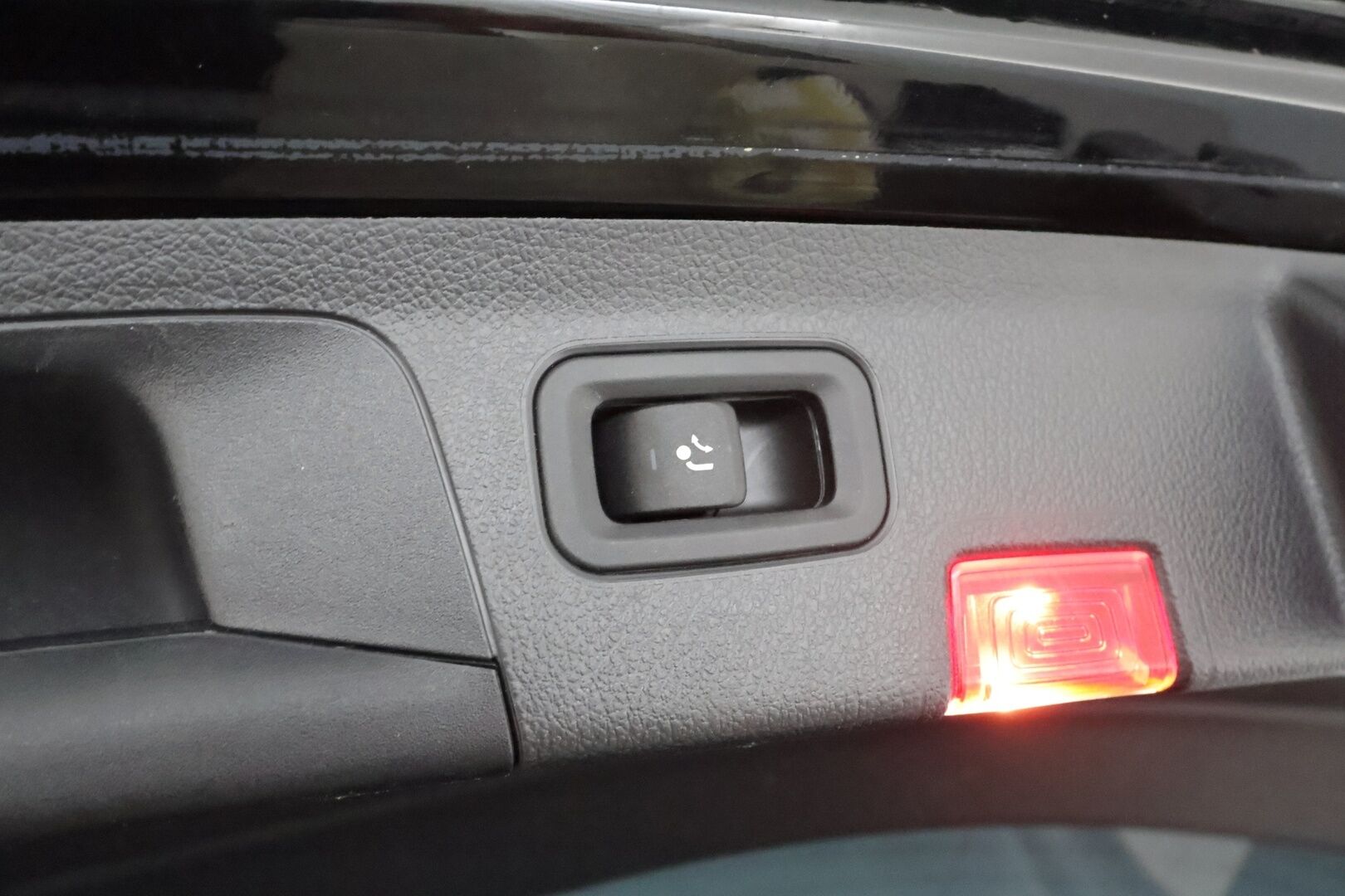 Mercedes-Benz A 2021 180 A Business Style * Peruutuskamera / Koukku / LED High Performance / Digimittari / Sporttipenkit - 1Om Suomiauto / 2x Renkaat / ALV
