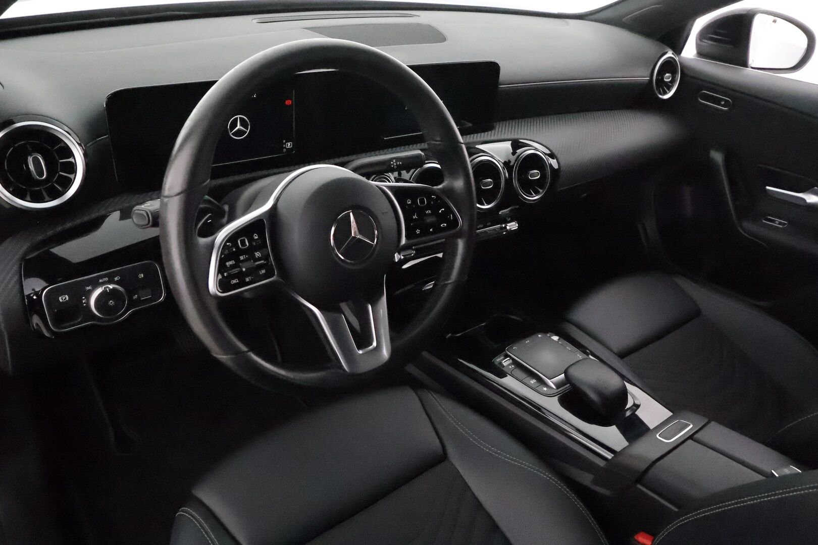 Mercedes-Benz A 2021 180 A Business Style * Peruutuskamera / Koukku / LED High Performance / Digimittari / Sporttipenkit - 1Om Suomiauto / 2x Renkaat / ALV