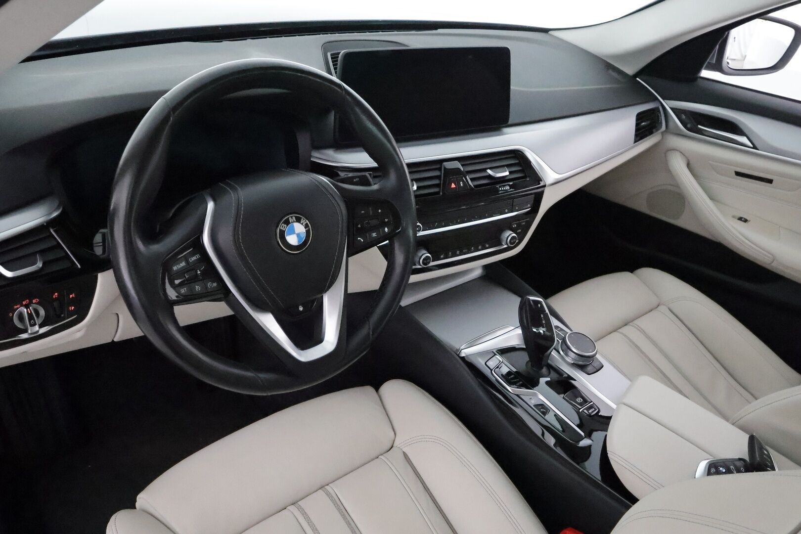 BMW 530 2021 G30 Sedan 530e xDrive A Charged Edition **Koukku / LED-valot / P.kamera / Sporttinahat Muistilla / Navi** - 1-om Suomi-auto / 2x Latauskaapelit / Kahdet Renkaat / Merkkihuollettu!
