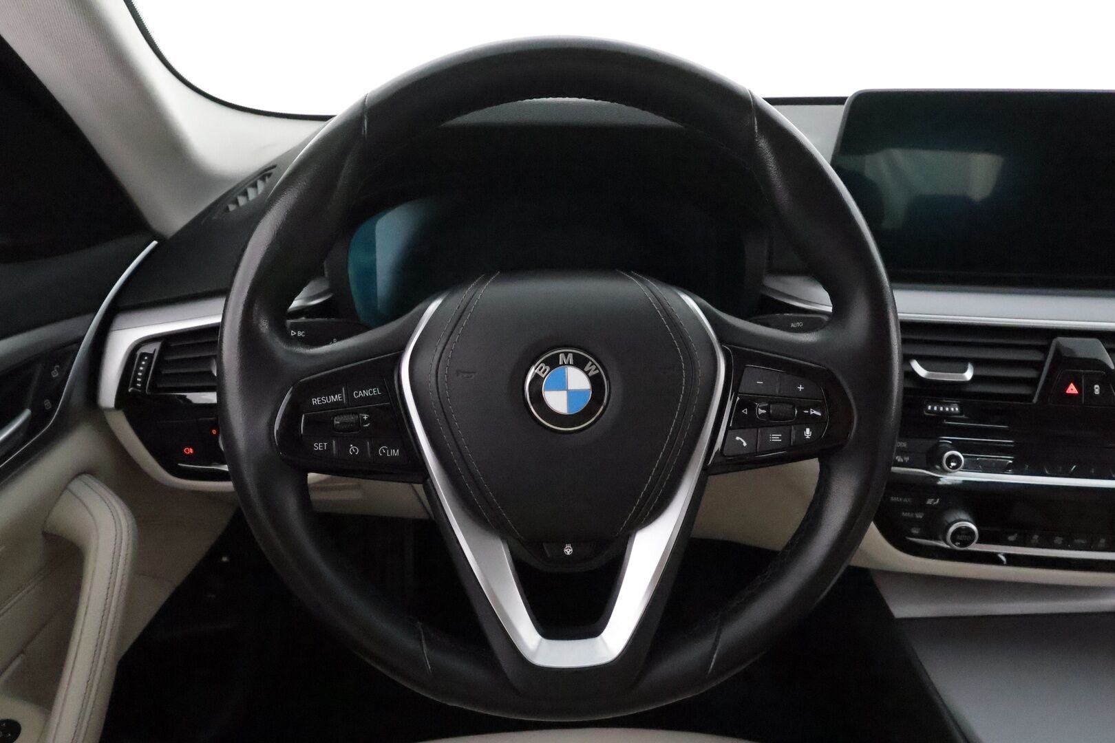 BMW 530 2021 G30 Sedan 530e xDrive A Charged Edition **Koukku / LED-valot / P.kamera / Sporttinahat Muistilla / Navi** - 1-om Suomi-auto / 2x Latauskaapelit / Kahdet Renkaat / Merkkihuollettu!