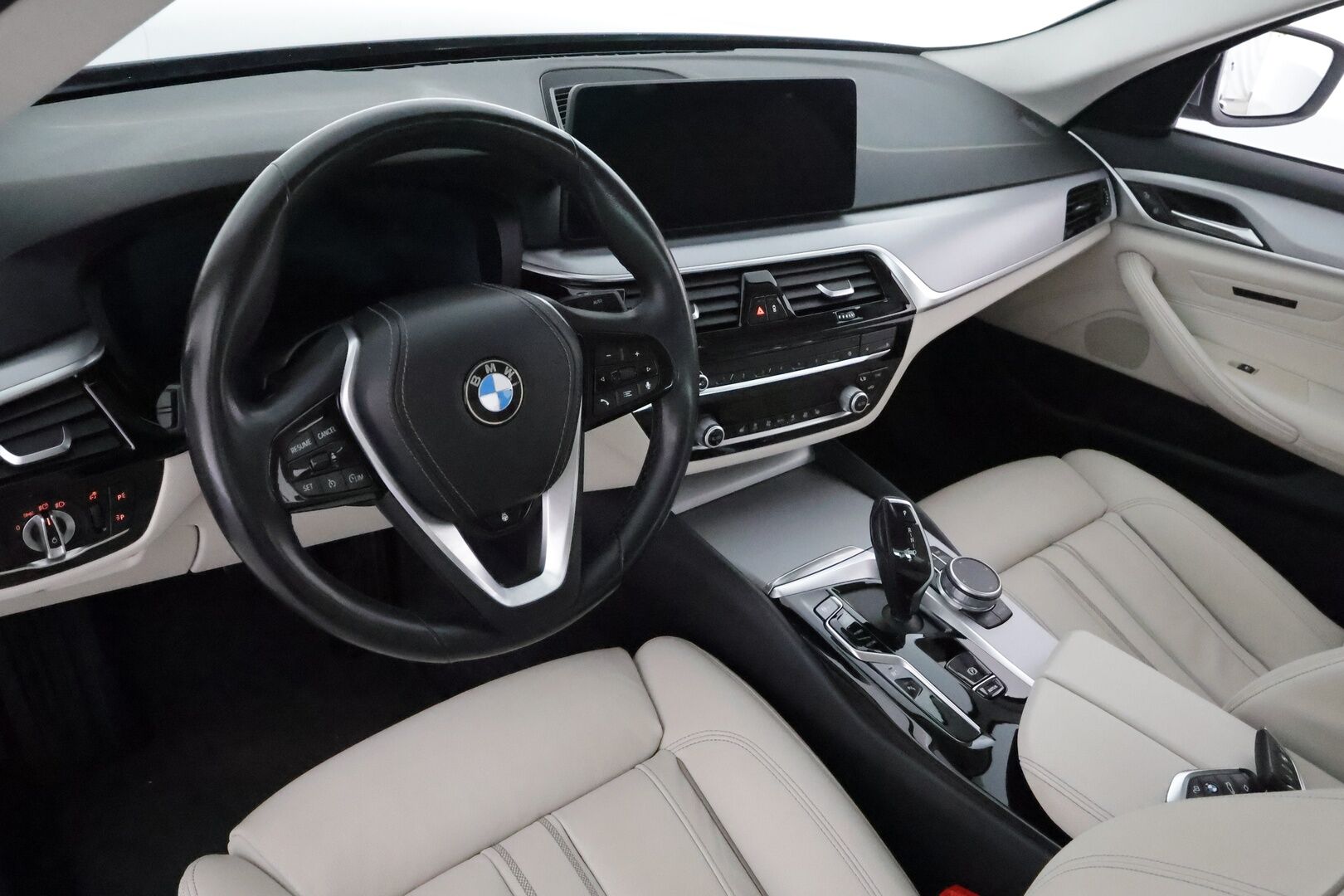 BMW 530 2021 G30 Sedan 530e xDrive A Charged Edition **Koukku / LED-valot / P.kamera / Sporttinahat Muistilla / Navi** - 1-om Suomi-auto / 2x Latauskaapelit / Kahdet Renkaat / Merkkihuollettu!
