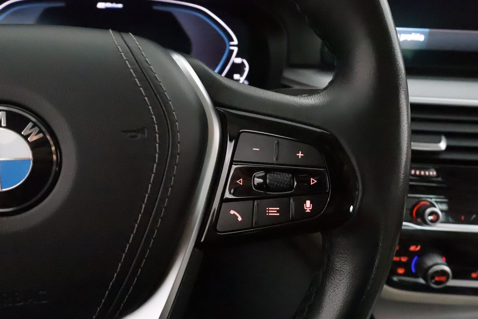 BMW 530 2021 G30 Sedan 530e xDrive A Charged Edition **Koukku / LED-valot / P.kamera / Sporttinahat Muistilla / Navi** - 1-om Suomi-auto / 2x Latauskaapelit / Kahdet Renkaat / Merkkihuollettu!