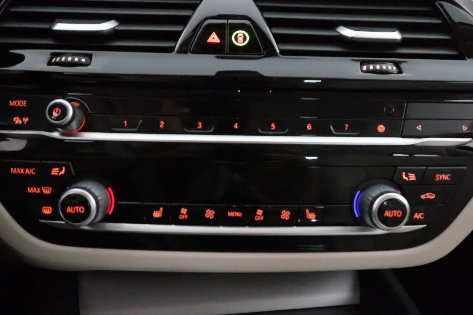 BMW 530 2021 G30 Sedan 530e xDrive A Charged Edition **Koukku / LED-valot / P.kamera / Sporttinahat Muistilla / Navi** - 1-om Suomi-auto / 2x Latauskaapelit / Kahdet Renkaat / Merkkihuollettu! - HULLU BLACKWEEK KORKOTARJOUS 2,49%