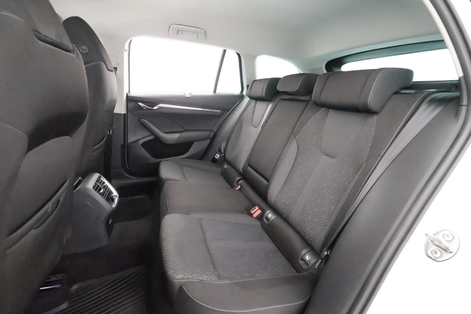Skoda Octavia 2021 Combi 1,5 TSI Style Launch Edition - | ACC | Webasto | Matrix-LED | HUD | Canton | P.Kamera | Ratinlämmitys | Keyless | Apple&Android | Suomi-auto | Kahdet Renkaat |