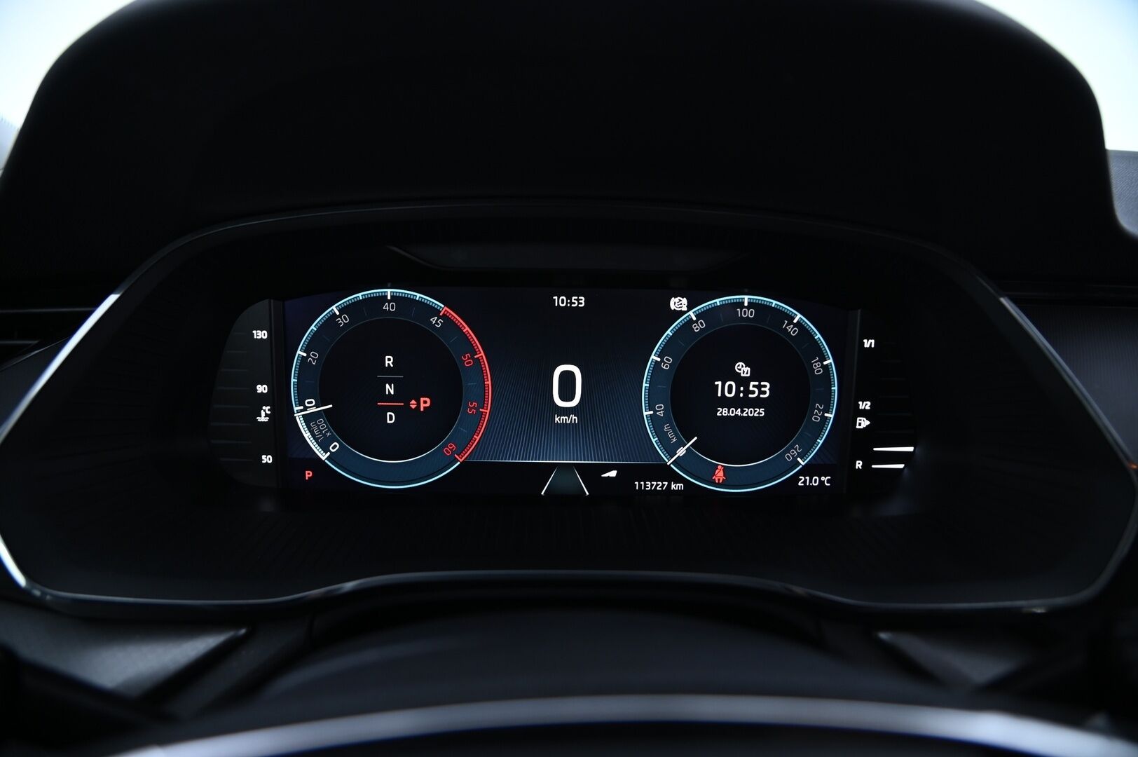 Skoda Octavia 2021 Combi 2,0 TDI 150 Ambition Launch Edition DSG Aut. *Webasto / Digimittaristo / Tutkat / LED / Koukku* - Tilava perhefarkku / Uusi korinen / Koukullinen suomi-auto
